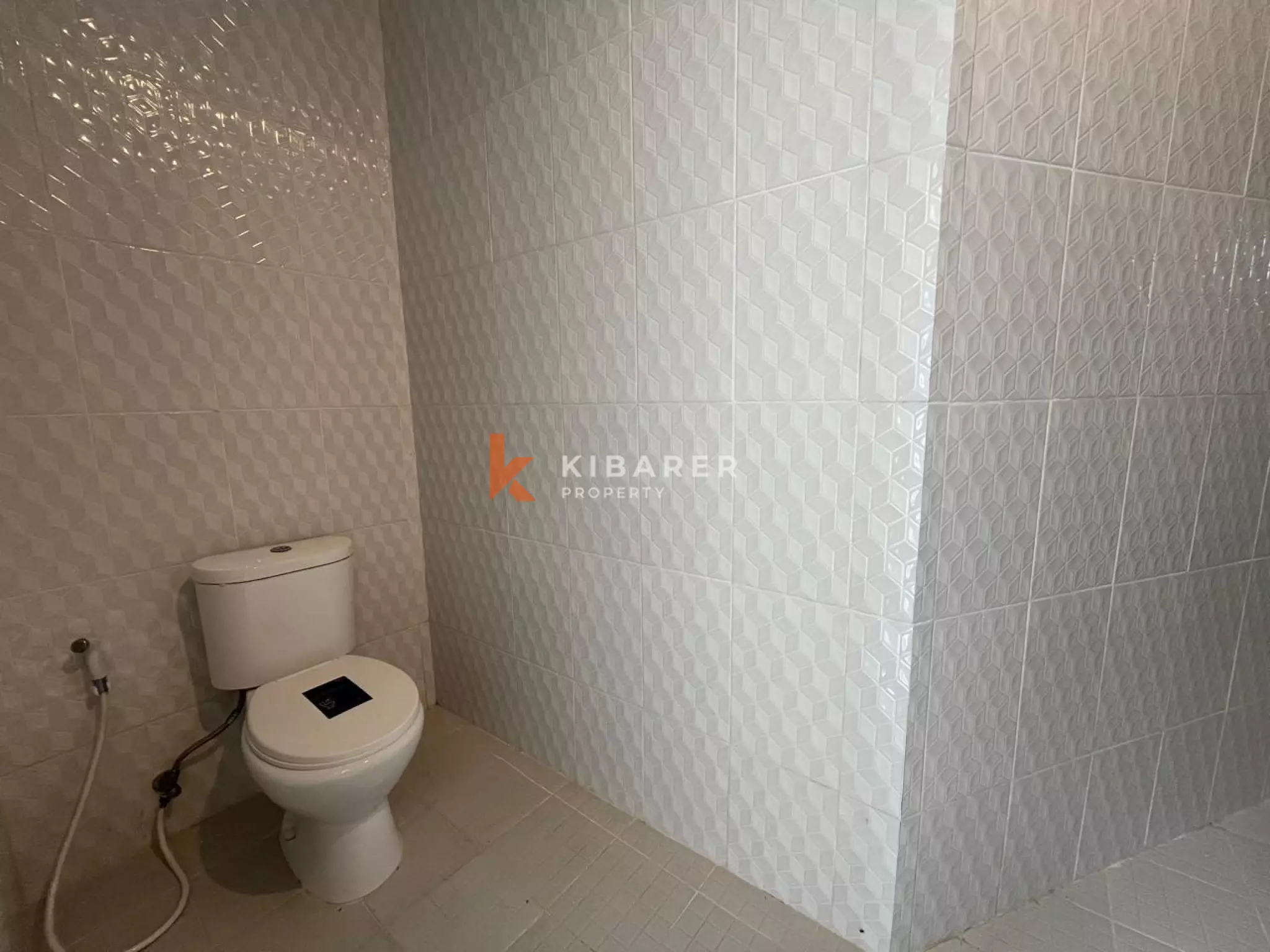 Bright and Spacious Three  Bedroom Villa in Prime Batu Bolong Area