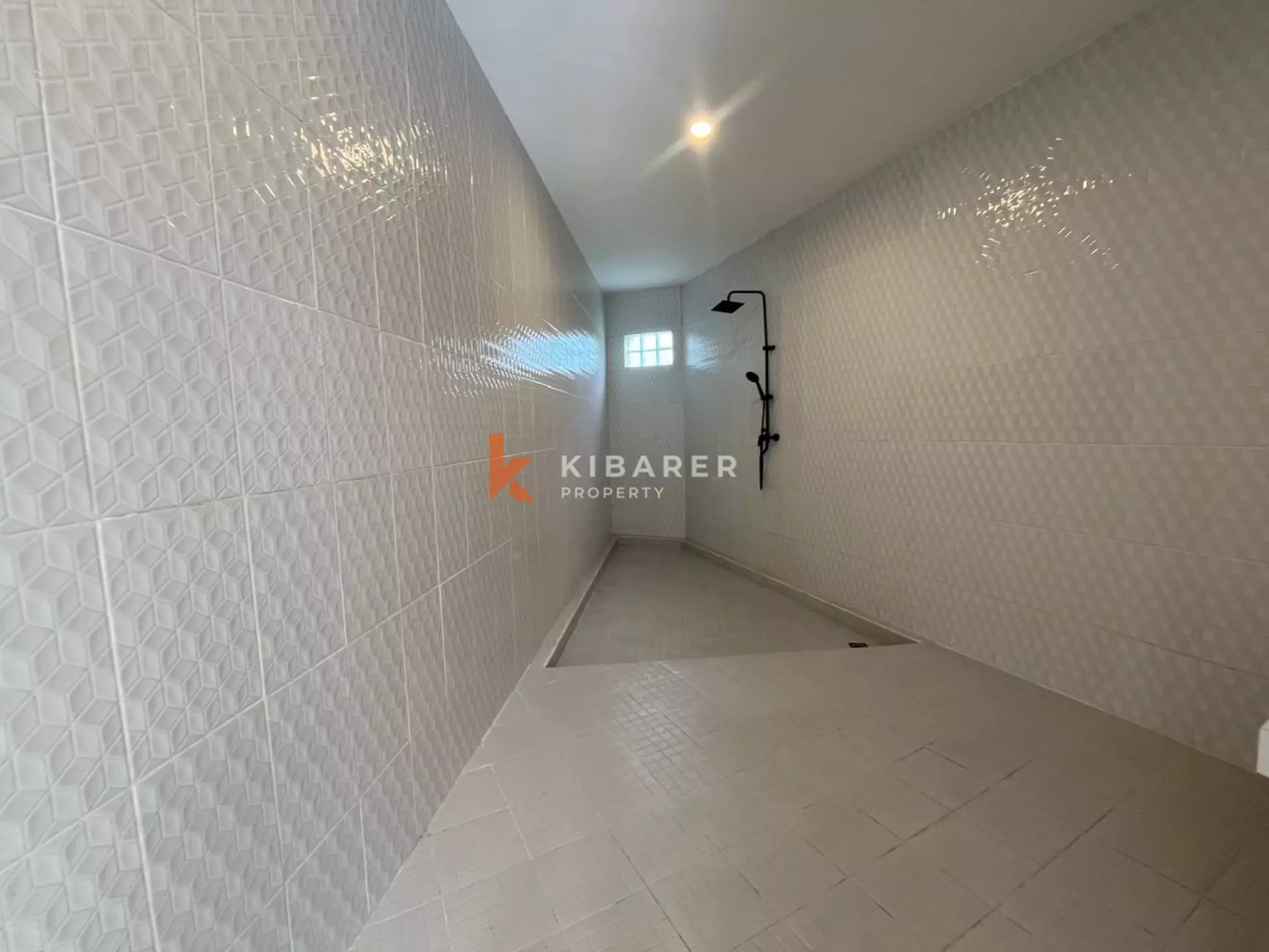 Bright and Spacious Three  Bedroom Villa in Prime Batu Bolong Area