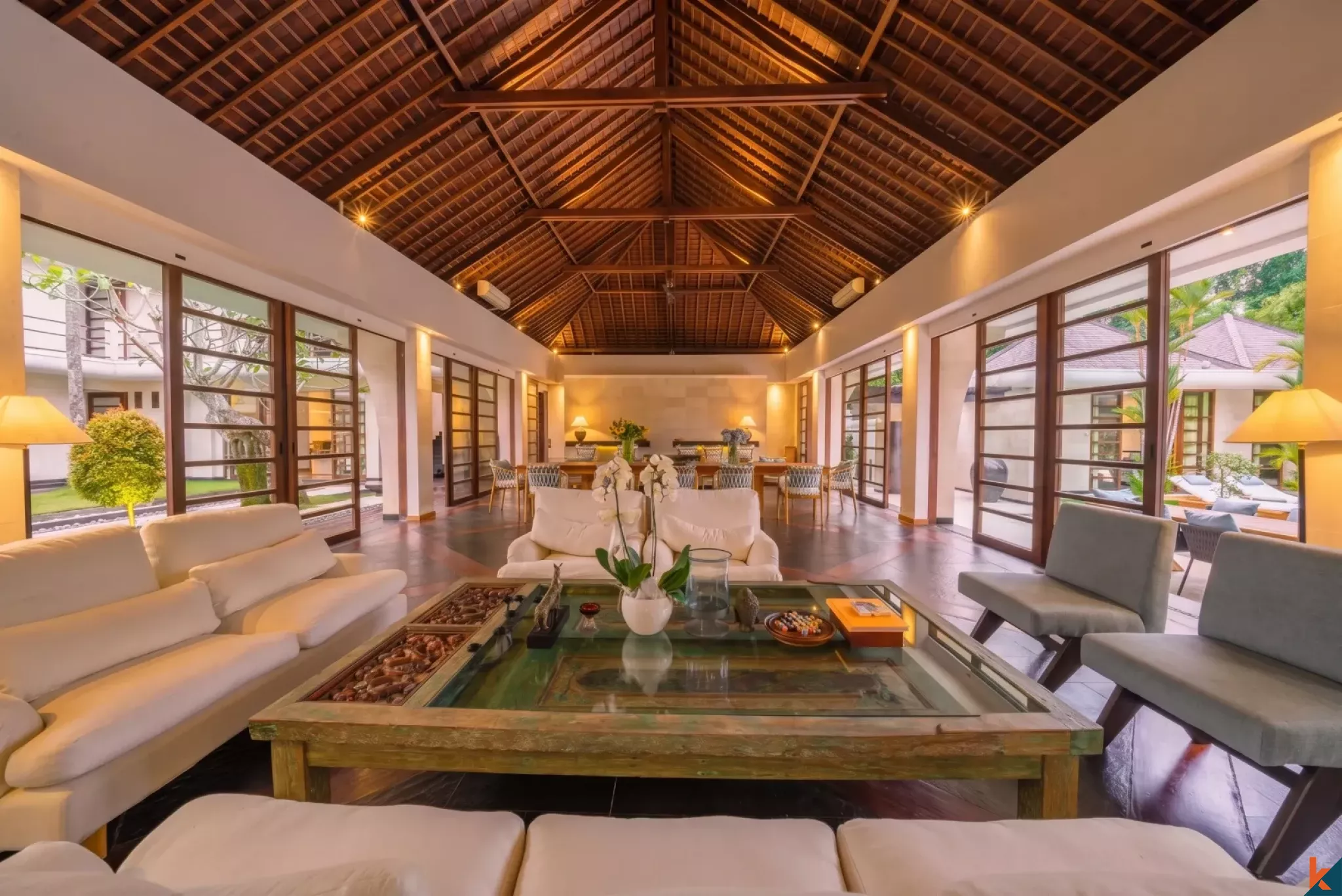 Properti mewah dengan enam kamar tidur sewa di Umalas