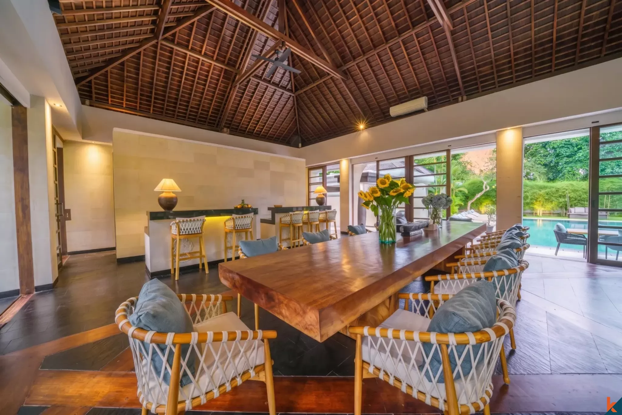 Properti mewah dengan enam kamar tidur sewa di Umalas