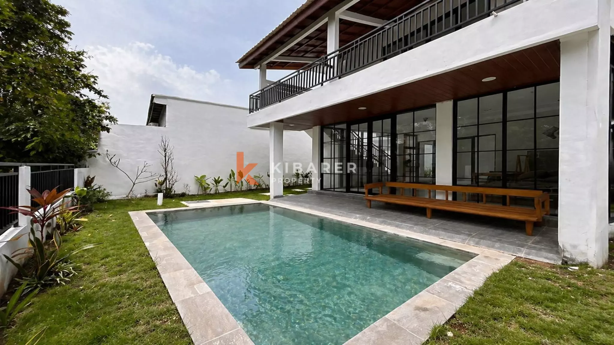 Villa Tropis Dua Kamar Tidur yang Menawan di Pererenan