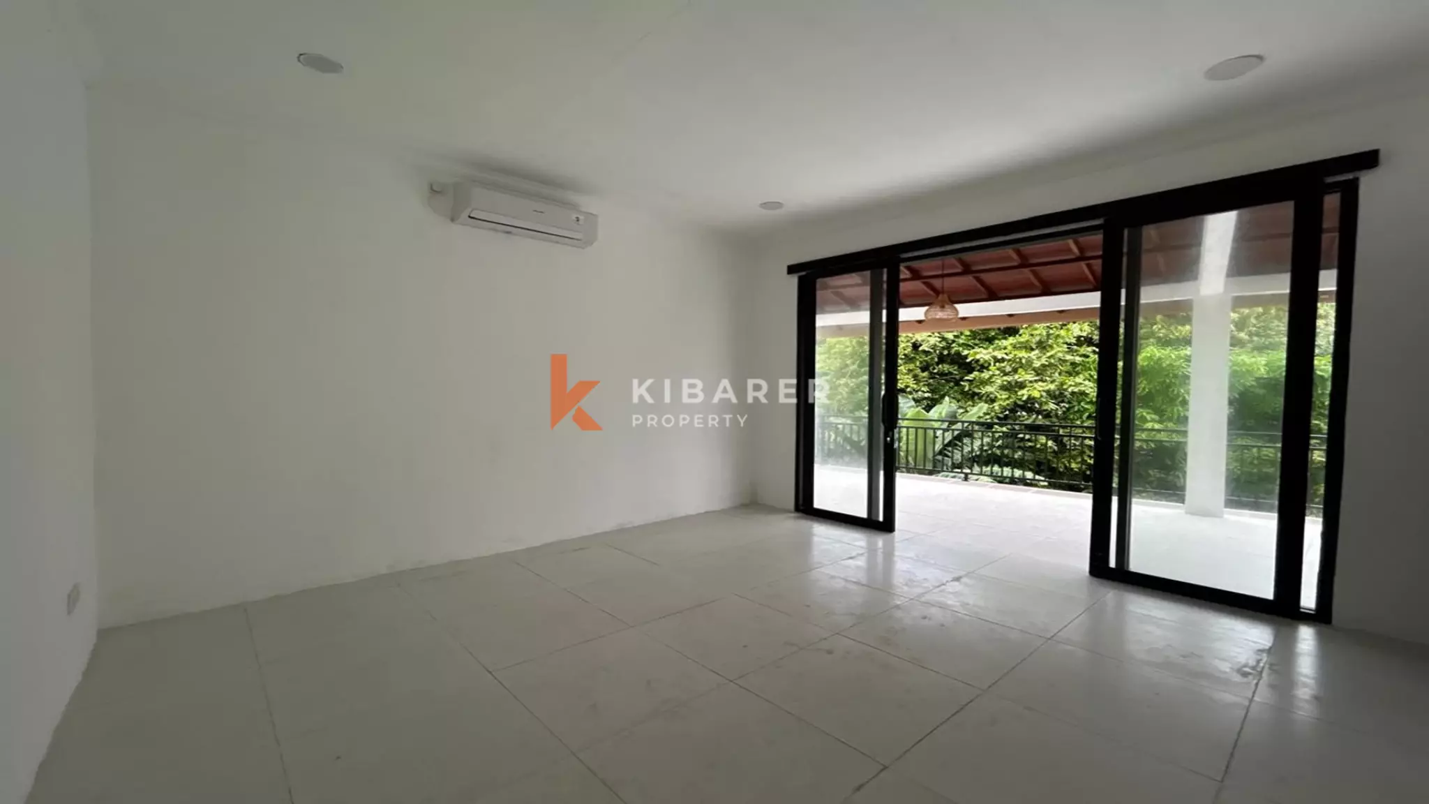 Villa Tropis Dua Kamar Tidur yang Menawan di Pererenan