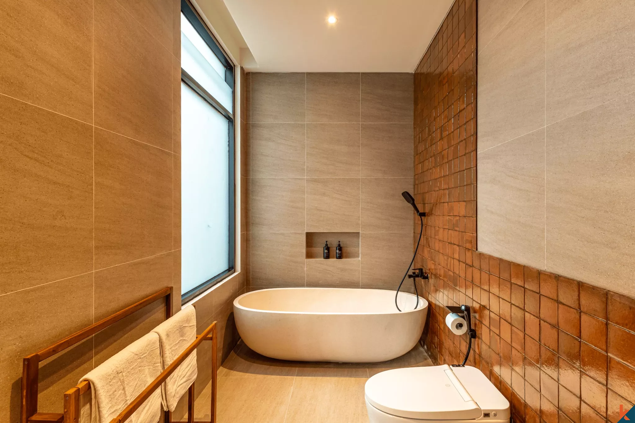 Villa tropicale moderne de 3 chambres avec piscine privée à Kerobokan