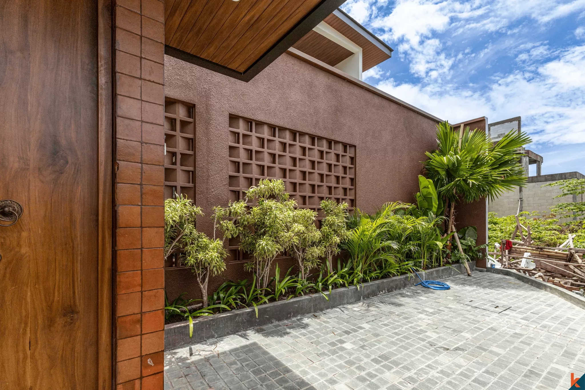 Villa tropicale moderne de 3 chambres avec piscine privée à Kerobokan