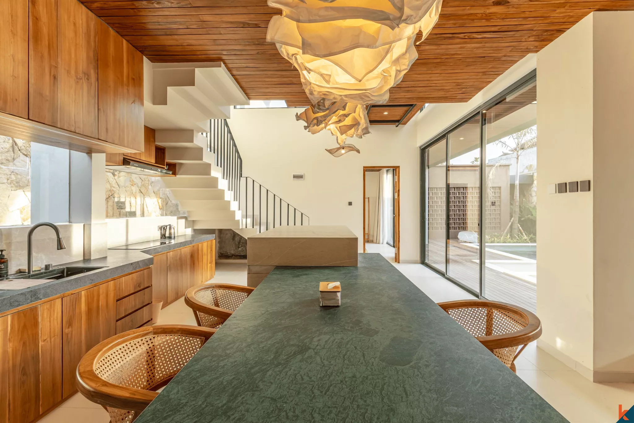 Villa tropicale moderne de 3 chambres avec piscine privée à Kerobokan