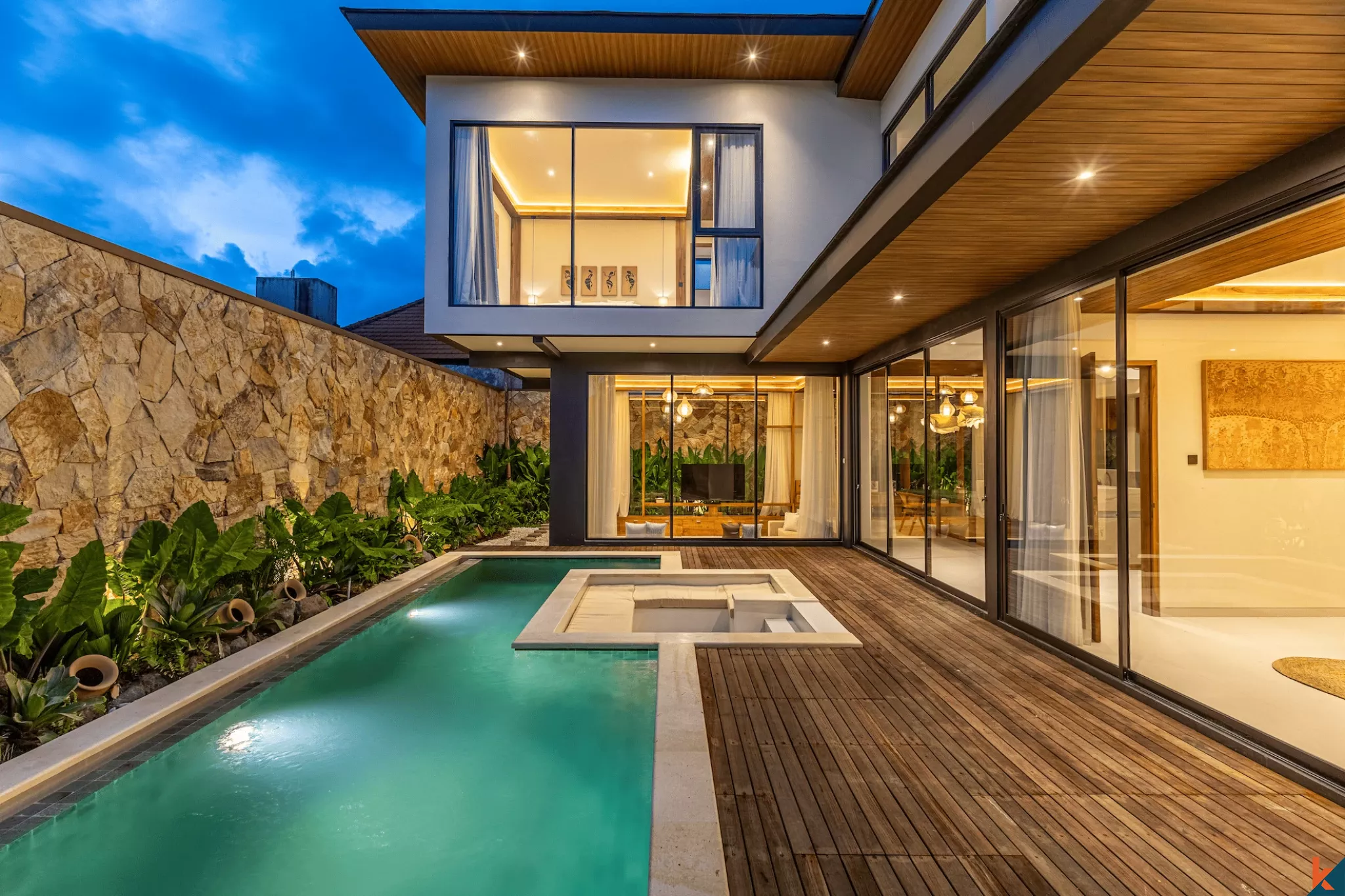 Villa tropicale moderne de 3 chambres avec piscine privée à Kerobokan