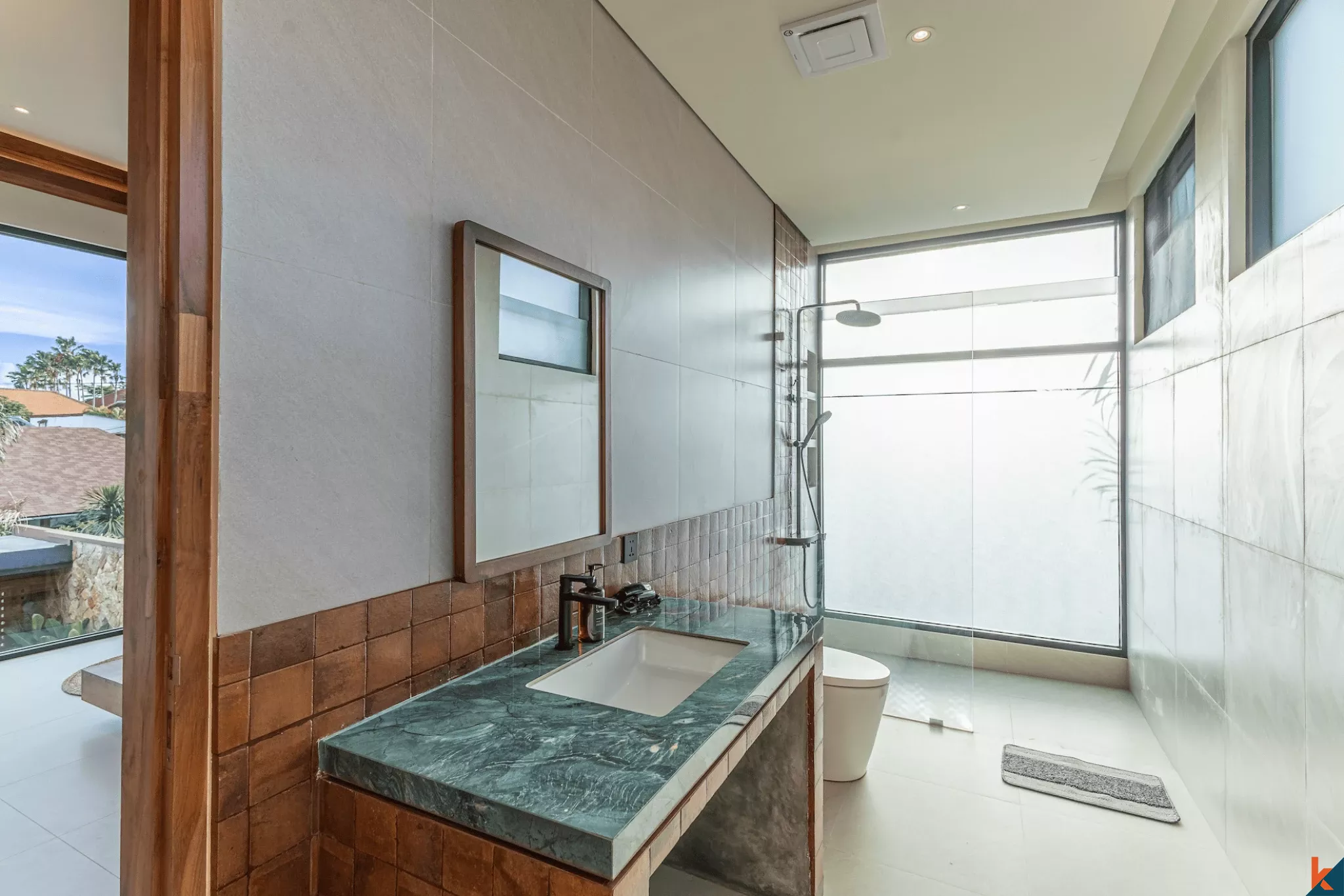 Villa tropicale moderne de 3 chambres avec piscine privée à Kerobokan