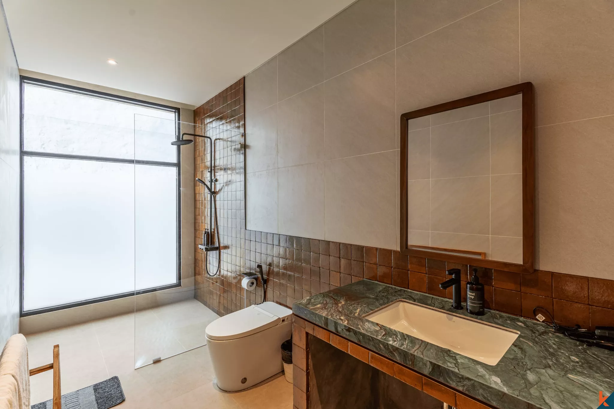 Villa tropicale moderne de 3 chambres avec piscine privée à Kerobokan