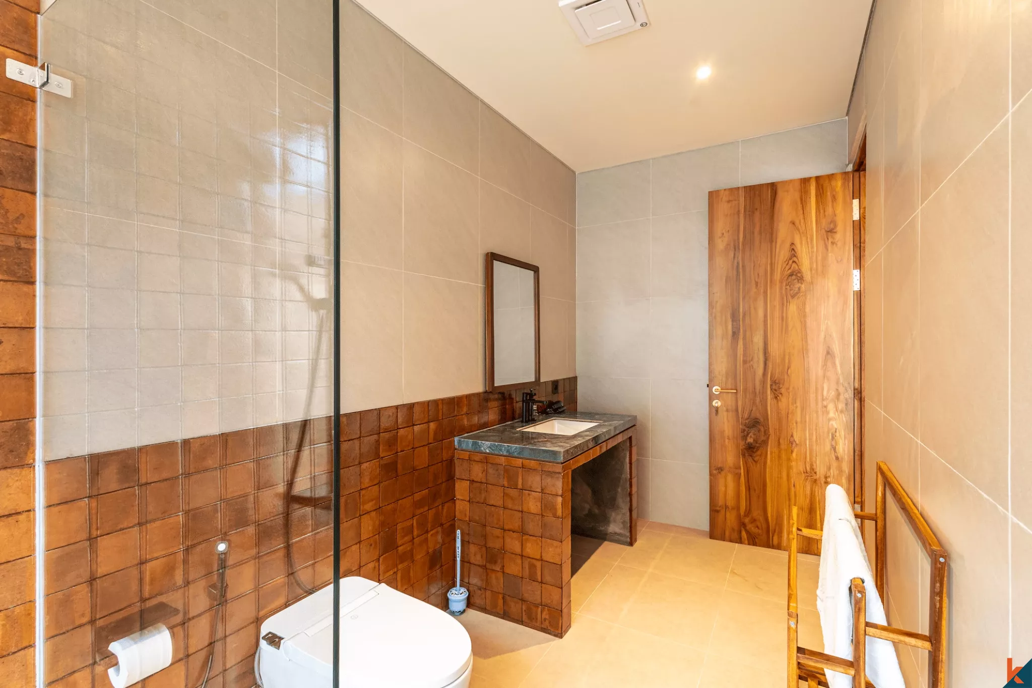 Villa tropicale moderne de 3 chambres avec piscine privée à Kerobokan