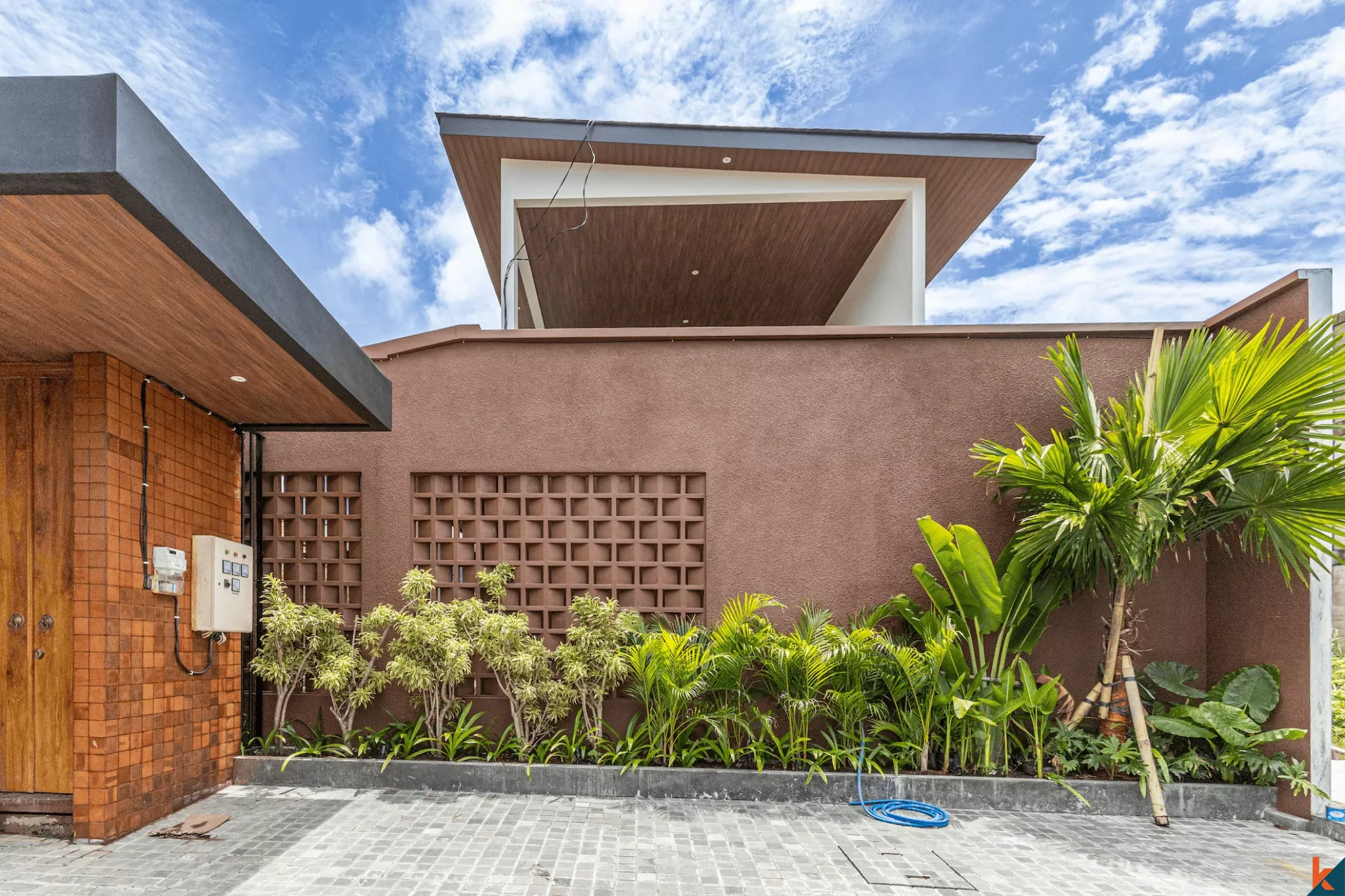 Villa tropicale moderne de 3 chambres avec piscine privée à Kerobokan