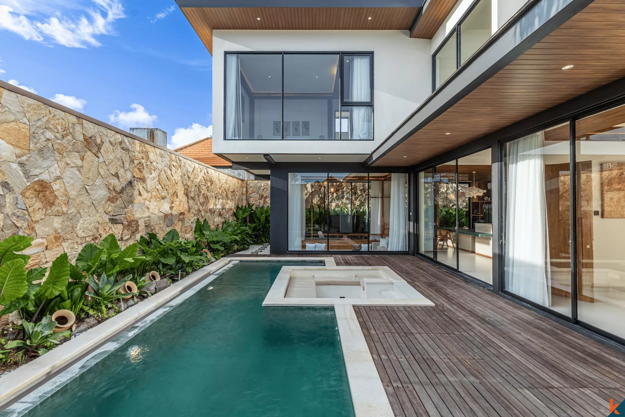 Villa tropicale moderne de 3 chambres avec piscine privée à Kerobokan