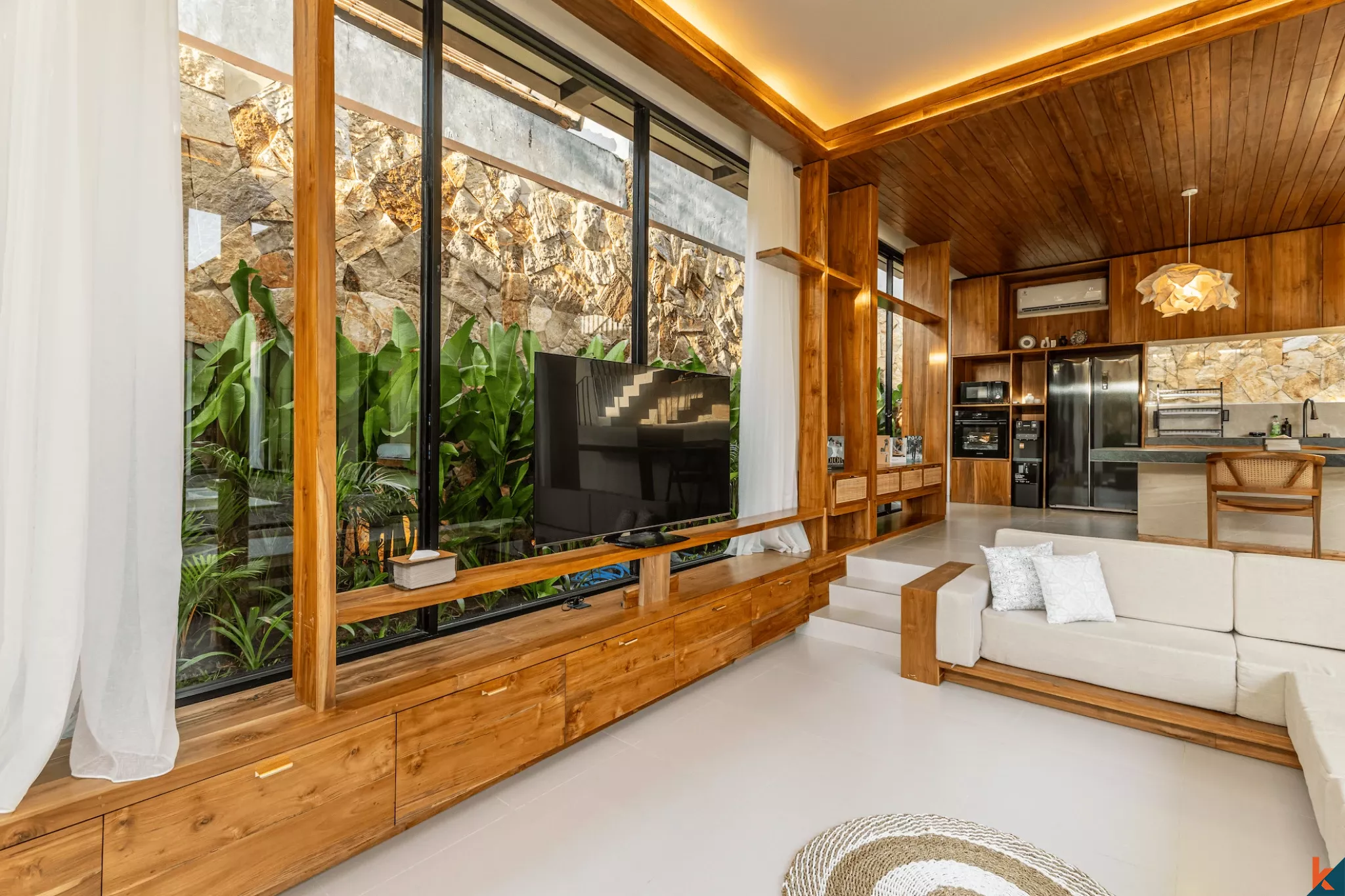 Villa tropicale moderne de 3 chambres avec piscine privée à Kerobokan