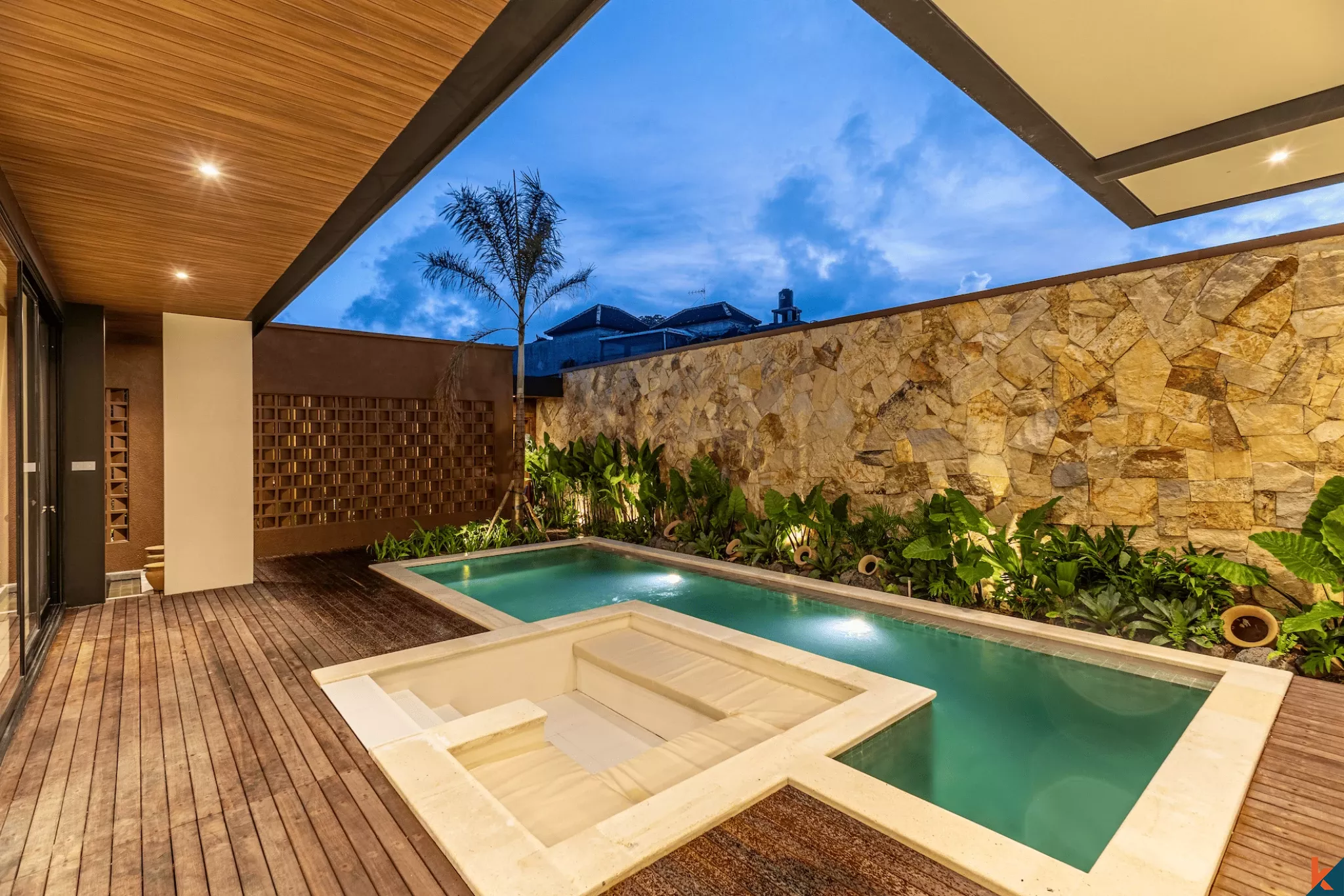 Villa tropicale moderne de 3 chambres avec piscine privée à Kerobokan