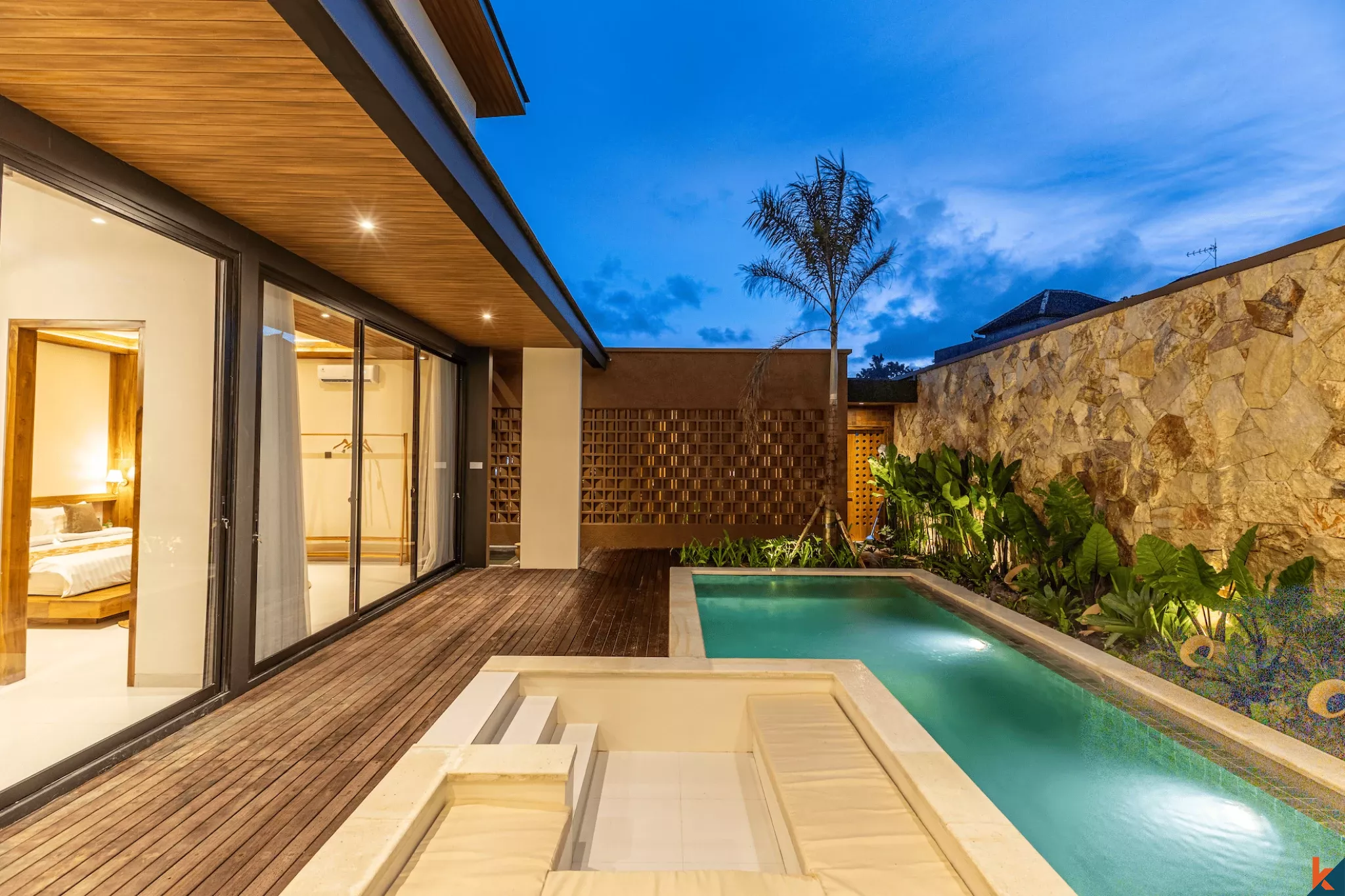 Villa tropicale moderne de 3 chambres avec piscine privée à Kerobokan