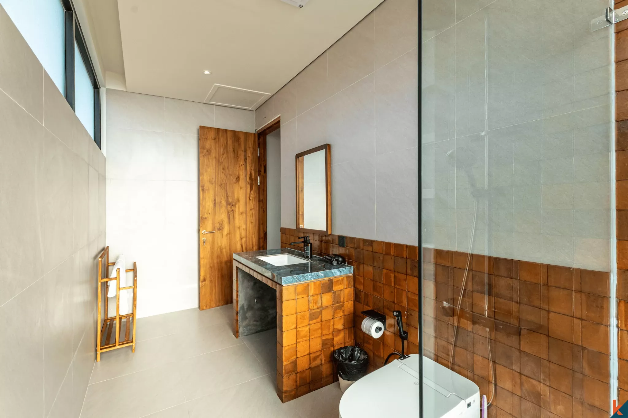 Villa tropicale moderne de 3 chambres avec piscine privée à Kerobokan