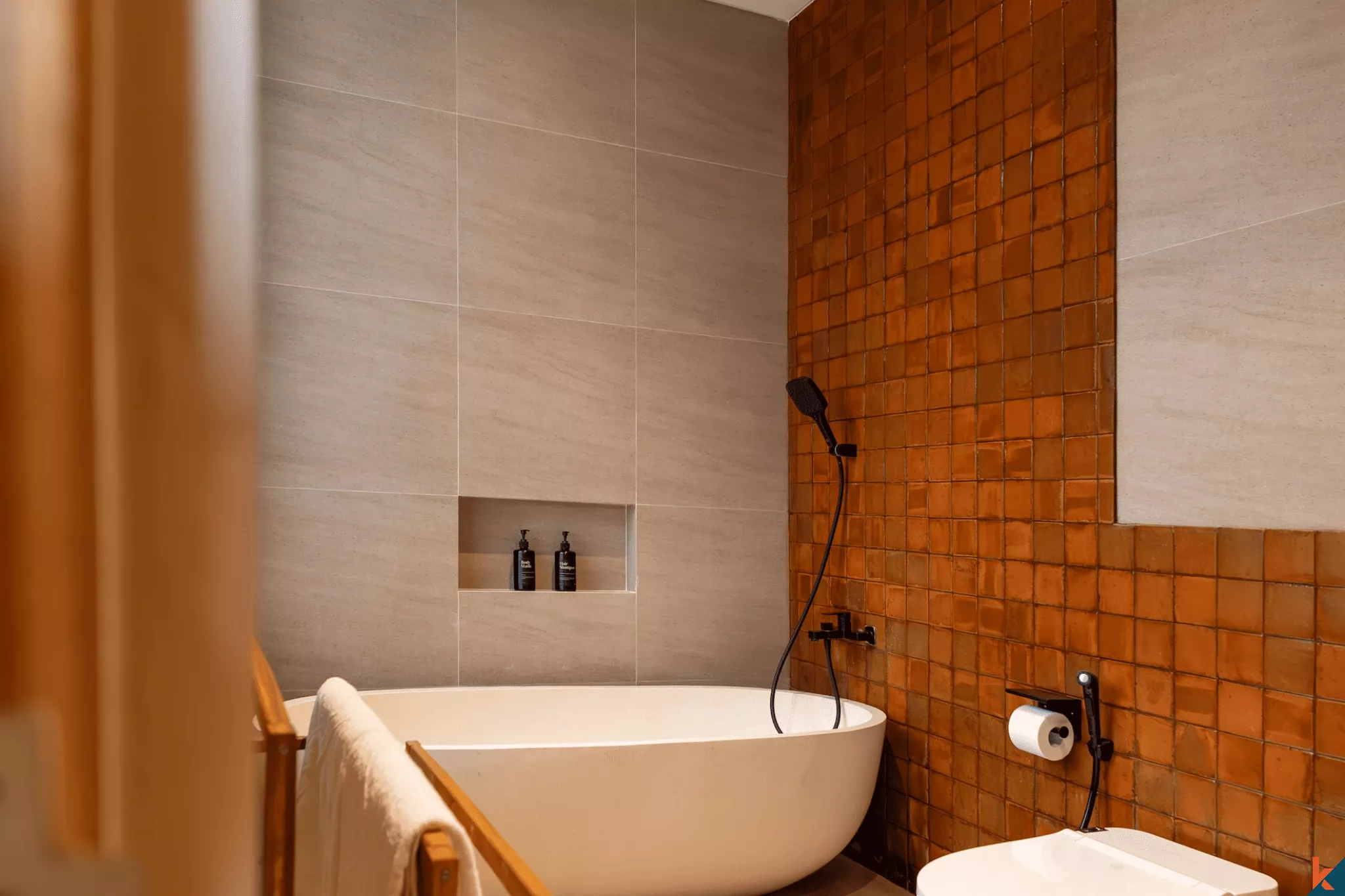 Villa tropicale moderne de 3 chambres avec piscine privée à Kerobokan