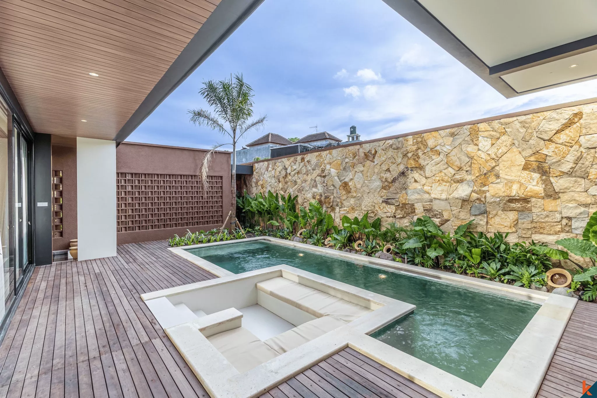 Villa tropicale moderne de 3 chambres avec piscine privée à Kerobokan