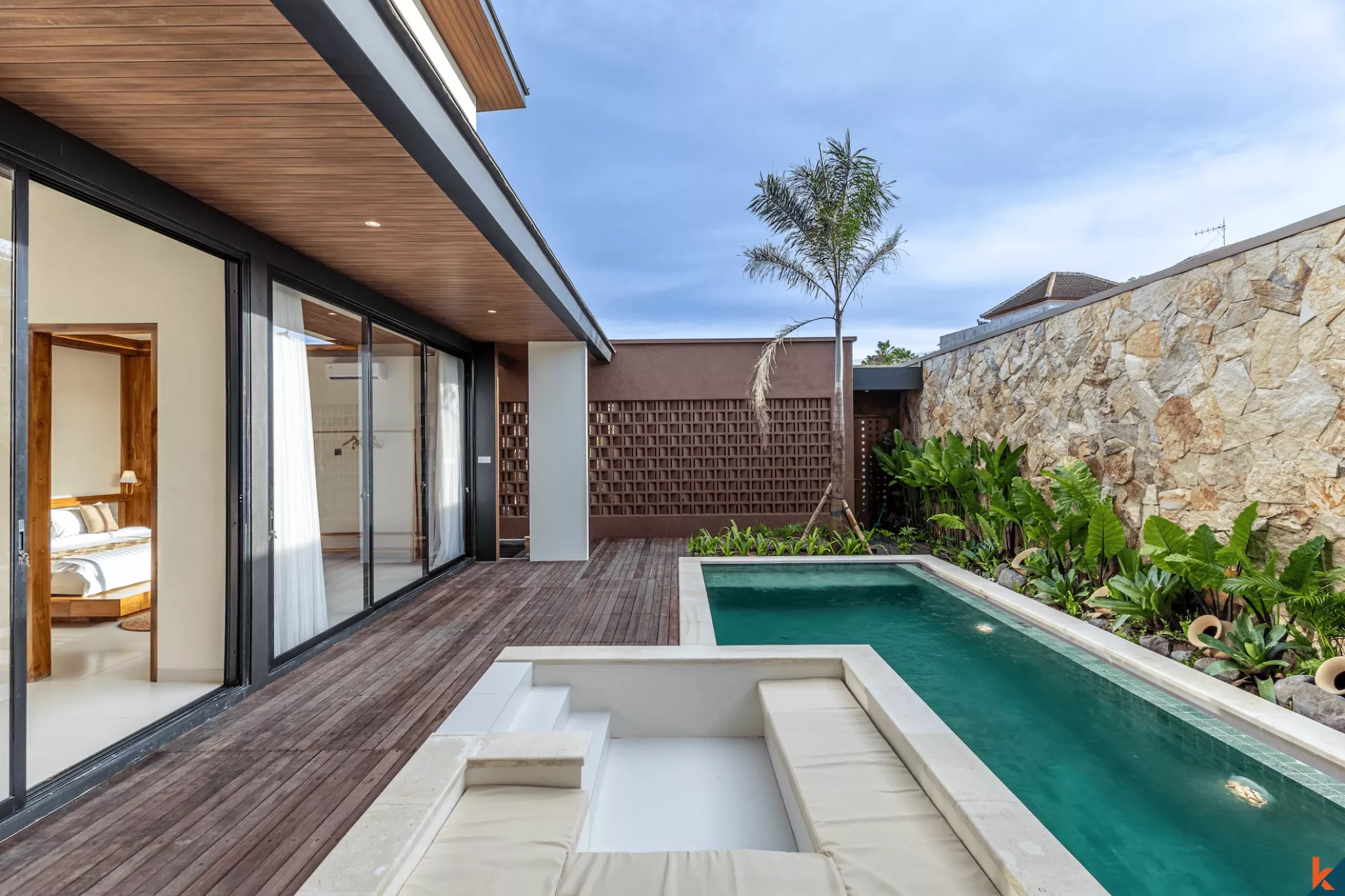 Villa tropicale moderne de 3 chambres avec piscine privée à Kerobokan