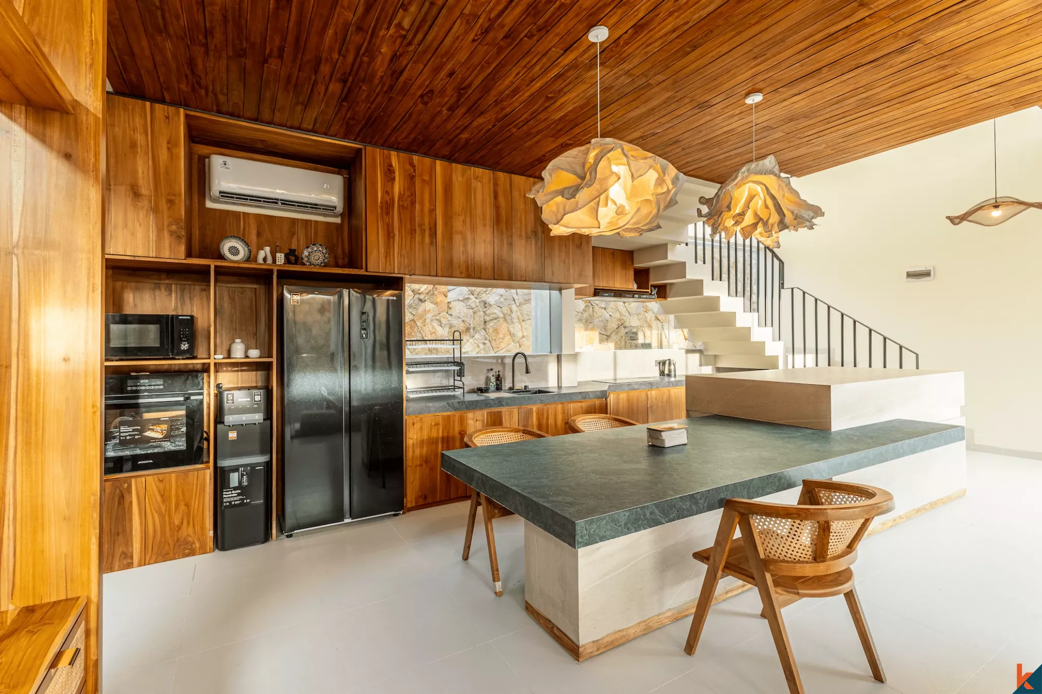 Villa tropicale moderne de 3 chambres avec piscine privée à Kerobokan