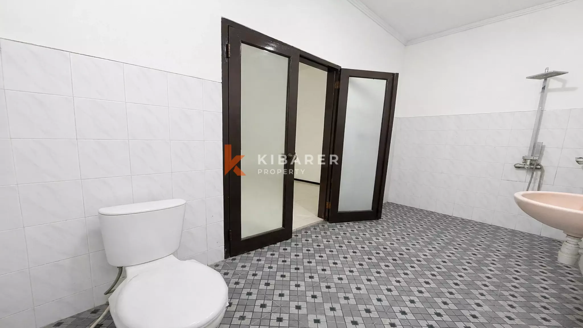 Ideal for Sublease in Strategic Seminyak Location Four-Bedrooms Unfurnished House (Minimum 2 Years Rent)