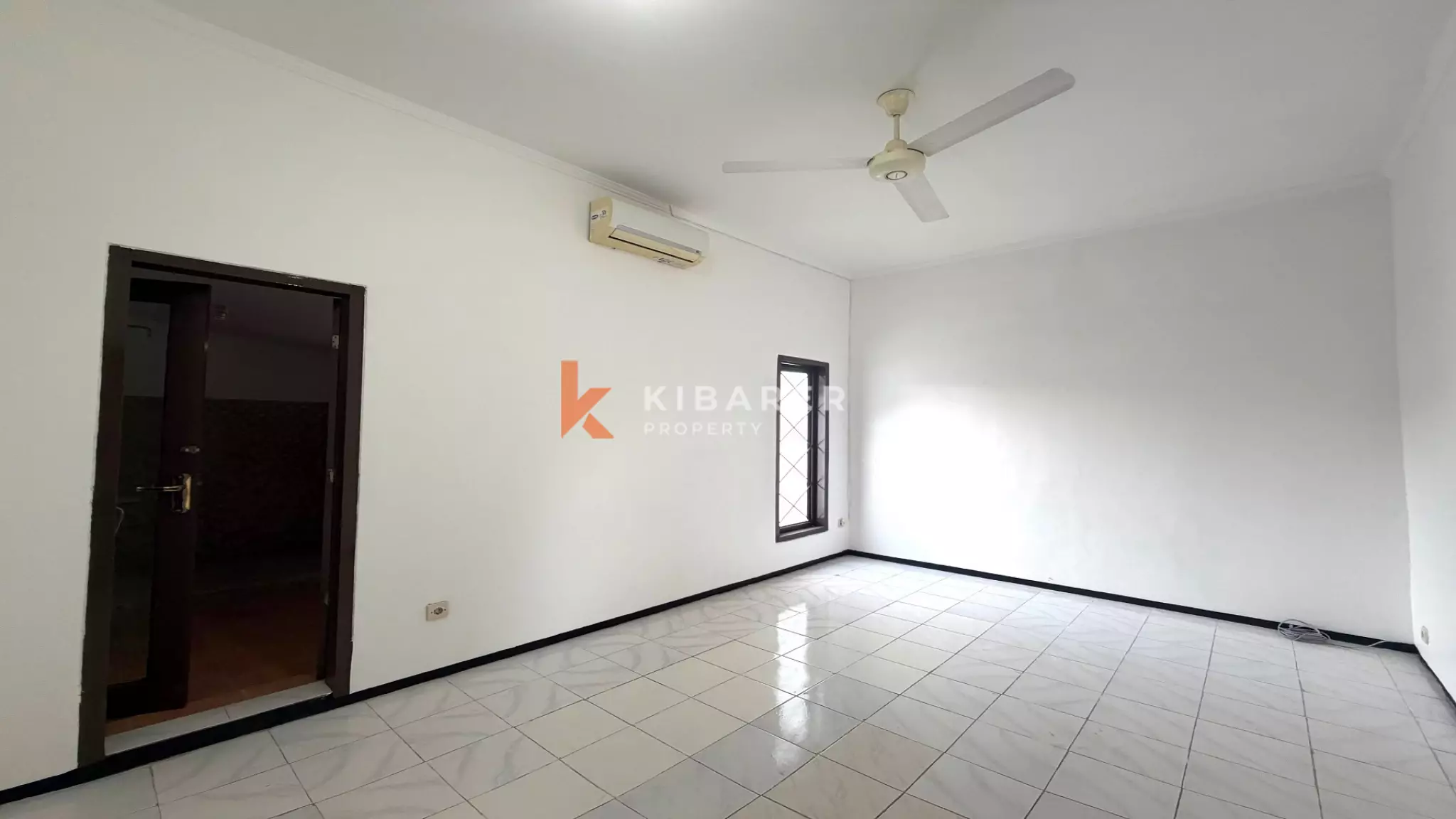 Ideal for Sublease in Strategic Seminyak Location Four-Bedrooms Unfurnished House (Minimum 2 Years Rent)