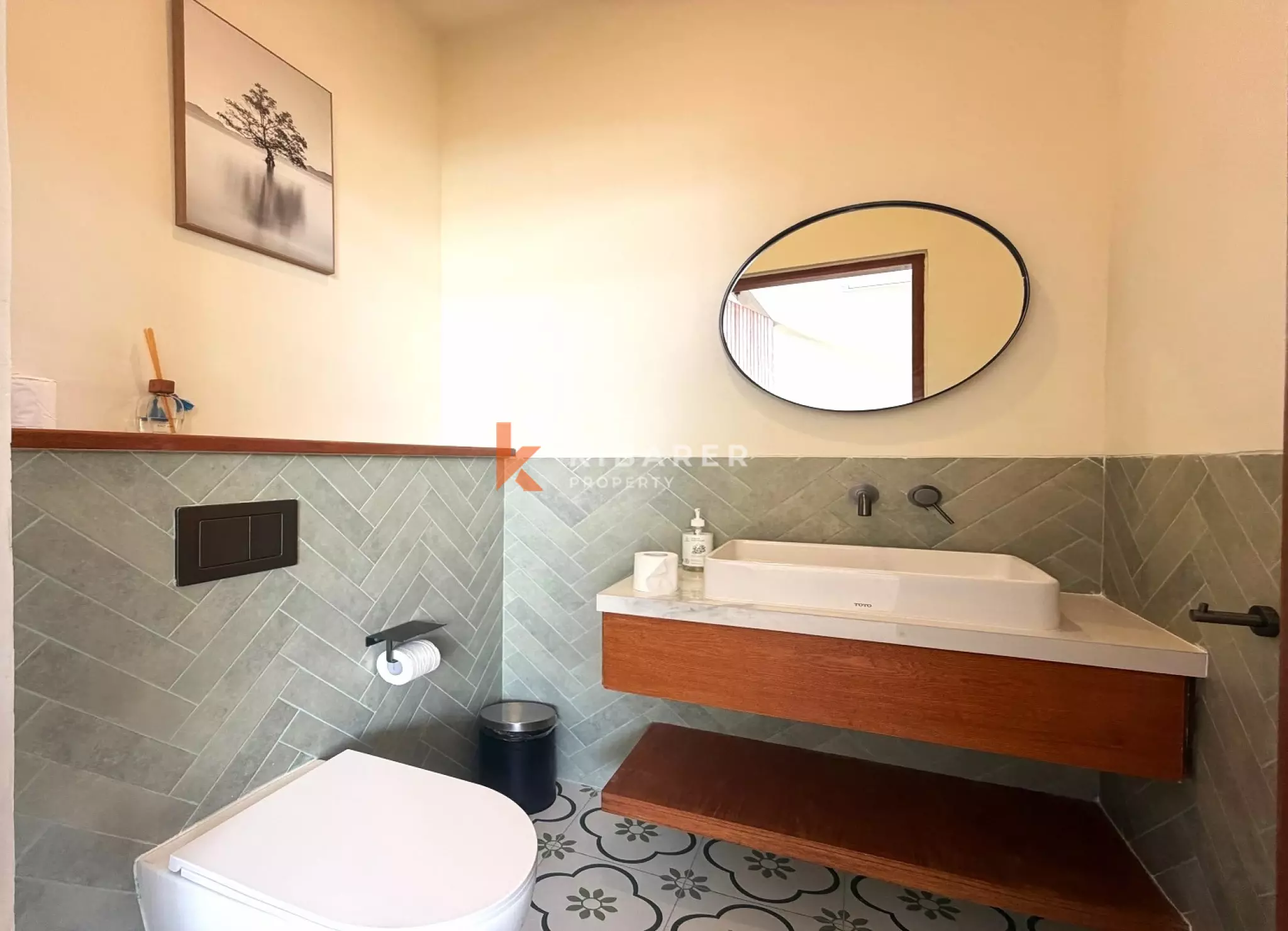 Vila Empat Kamar Tidur Sunken Living yang Luas Dekat Canggu, di Kerobokan