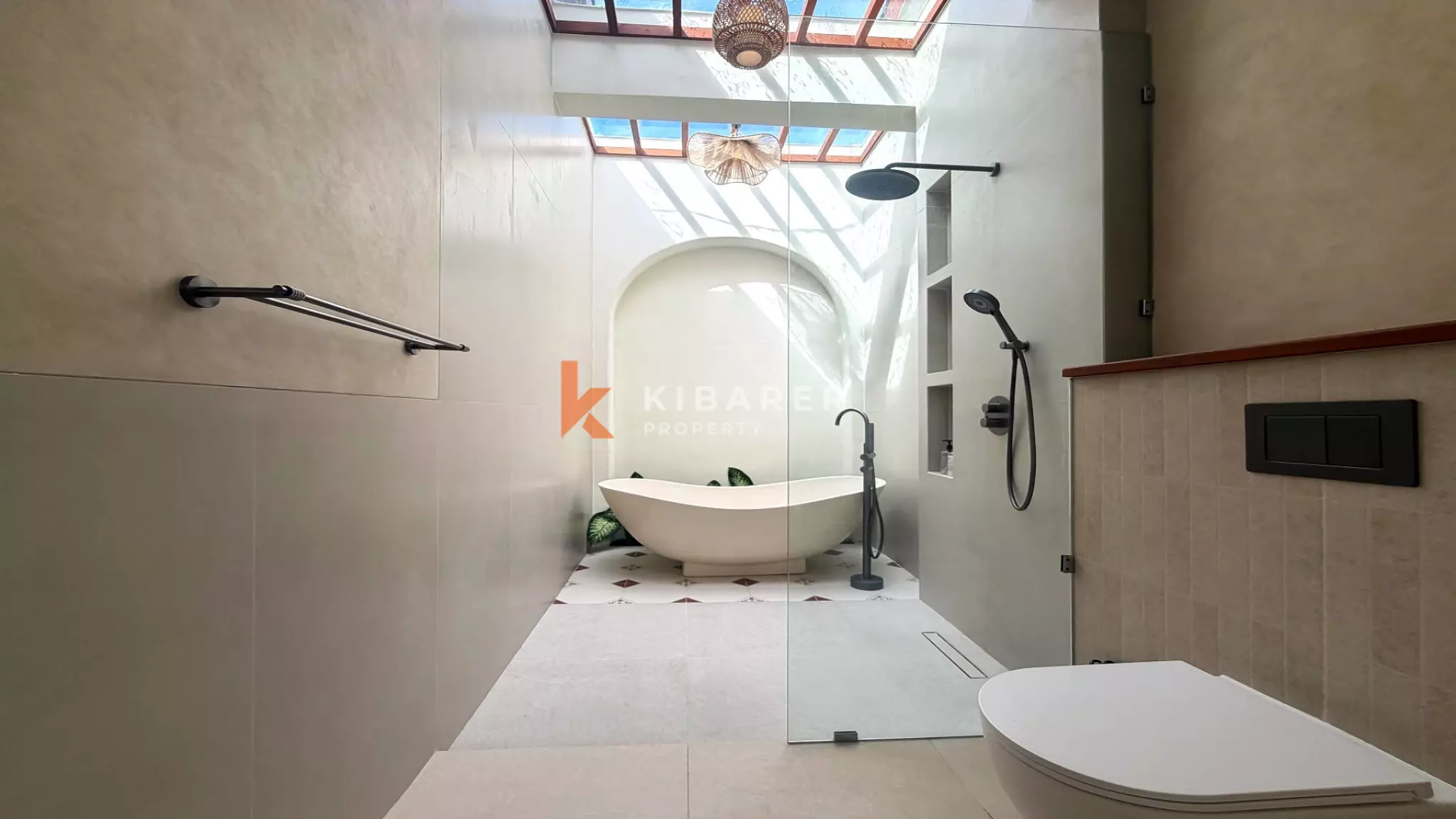 Vila Empat Kamar Tidur Sunken Living yang Luas Dekat Canggu, di Kerobokan