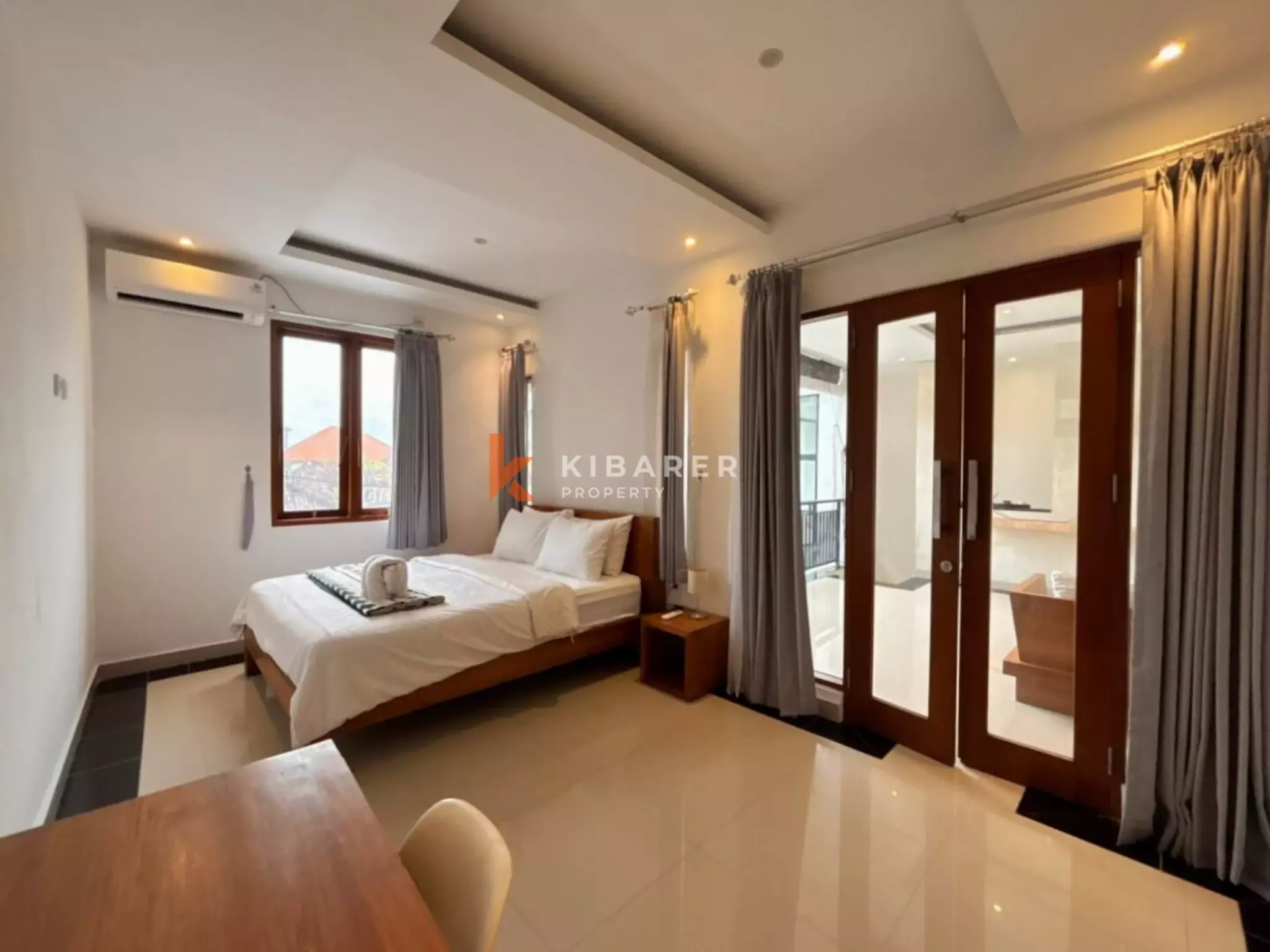 Villa Dua Kamar Tidur yang Nyaman dengan Ruang Tamu Terbuka di Berawa