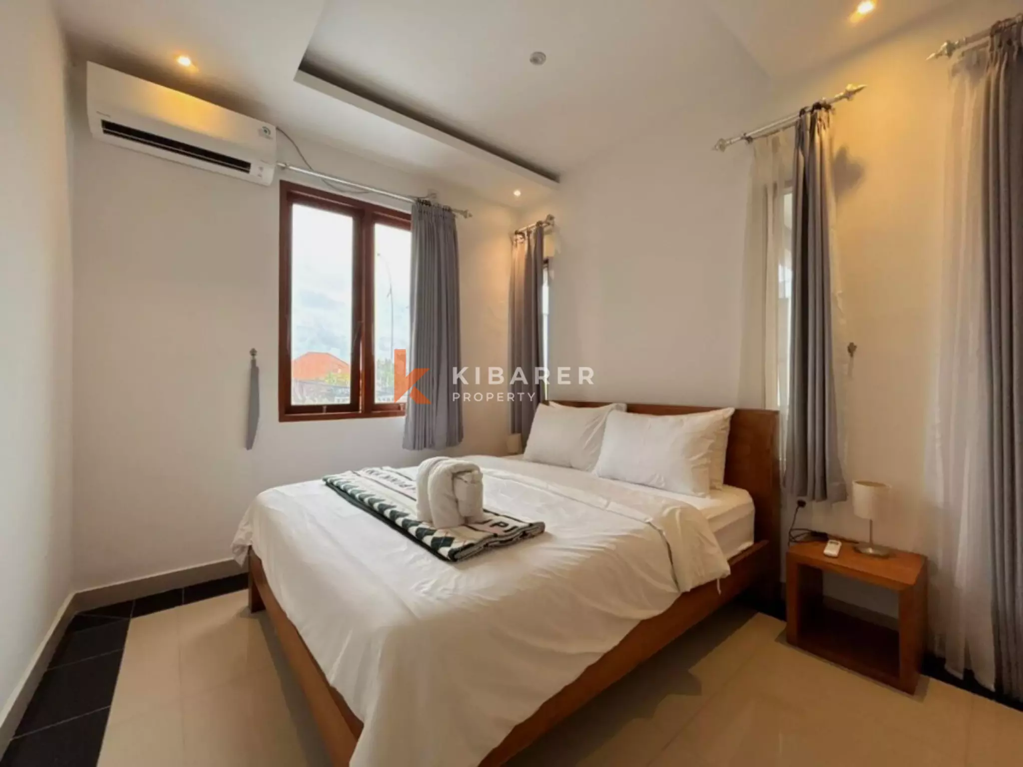 Villa Dua Kamar Tidur yang Nyaman dengan Ruang Tamu Terbuka di Berawa