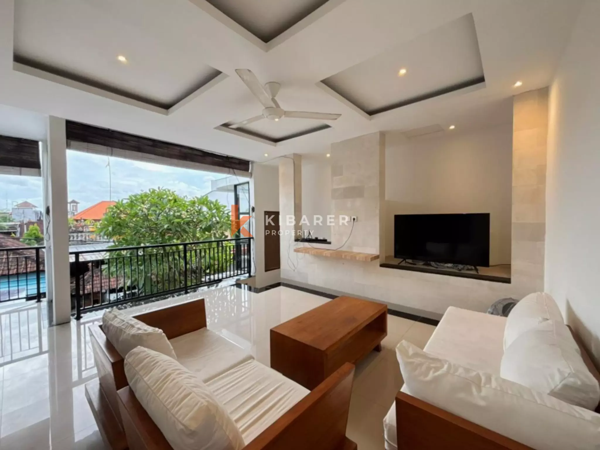 Villa Dua Kamar Tidur yang Nyaman dengan Ruang Tamu Terbuka di Berawa