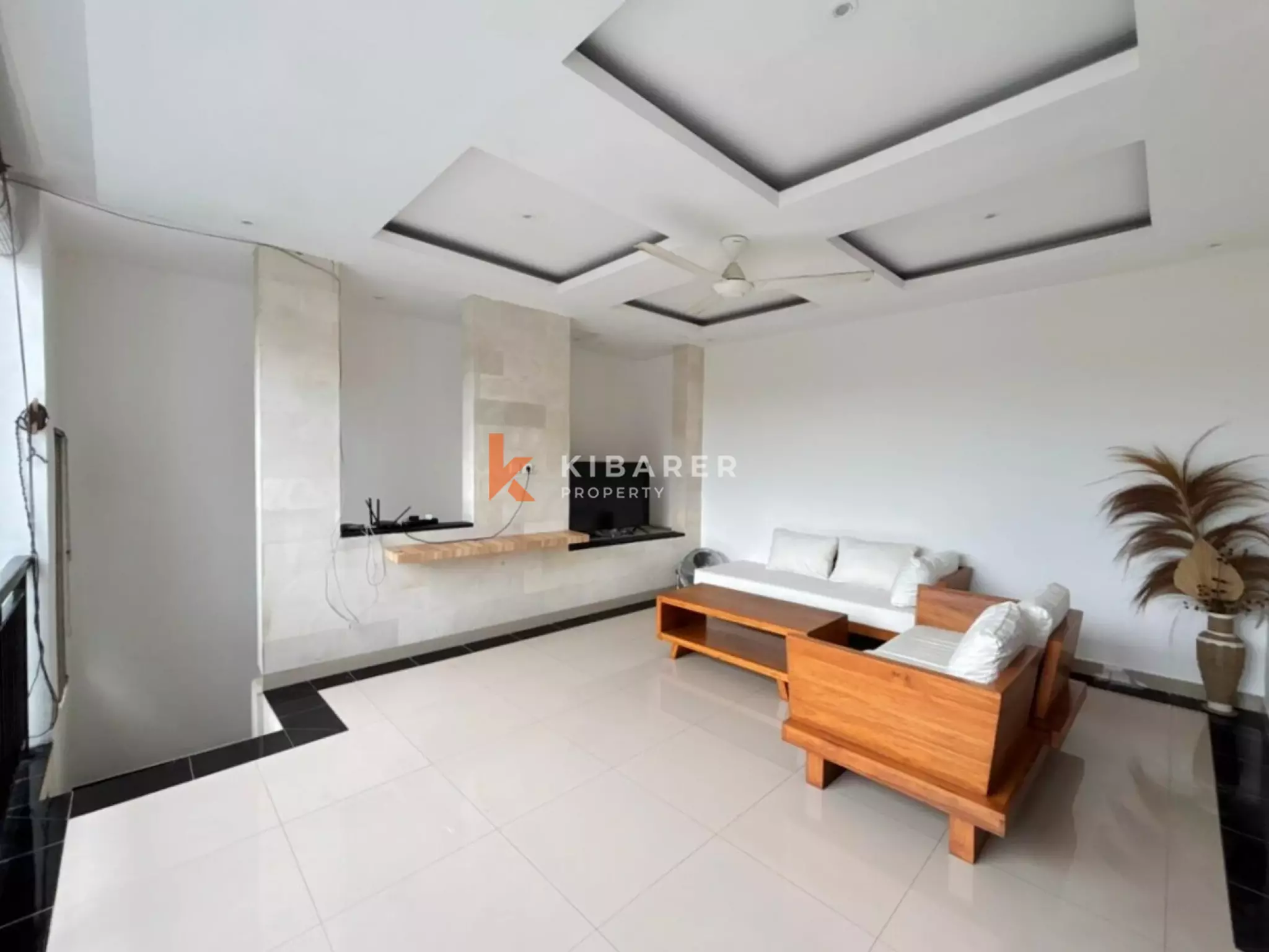 Villa Dua Kamar Tidur yang Nyaman dengan Ruang Tamu Terbuka di Berawa