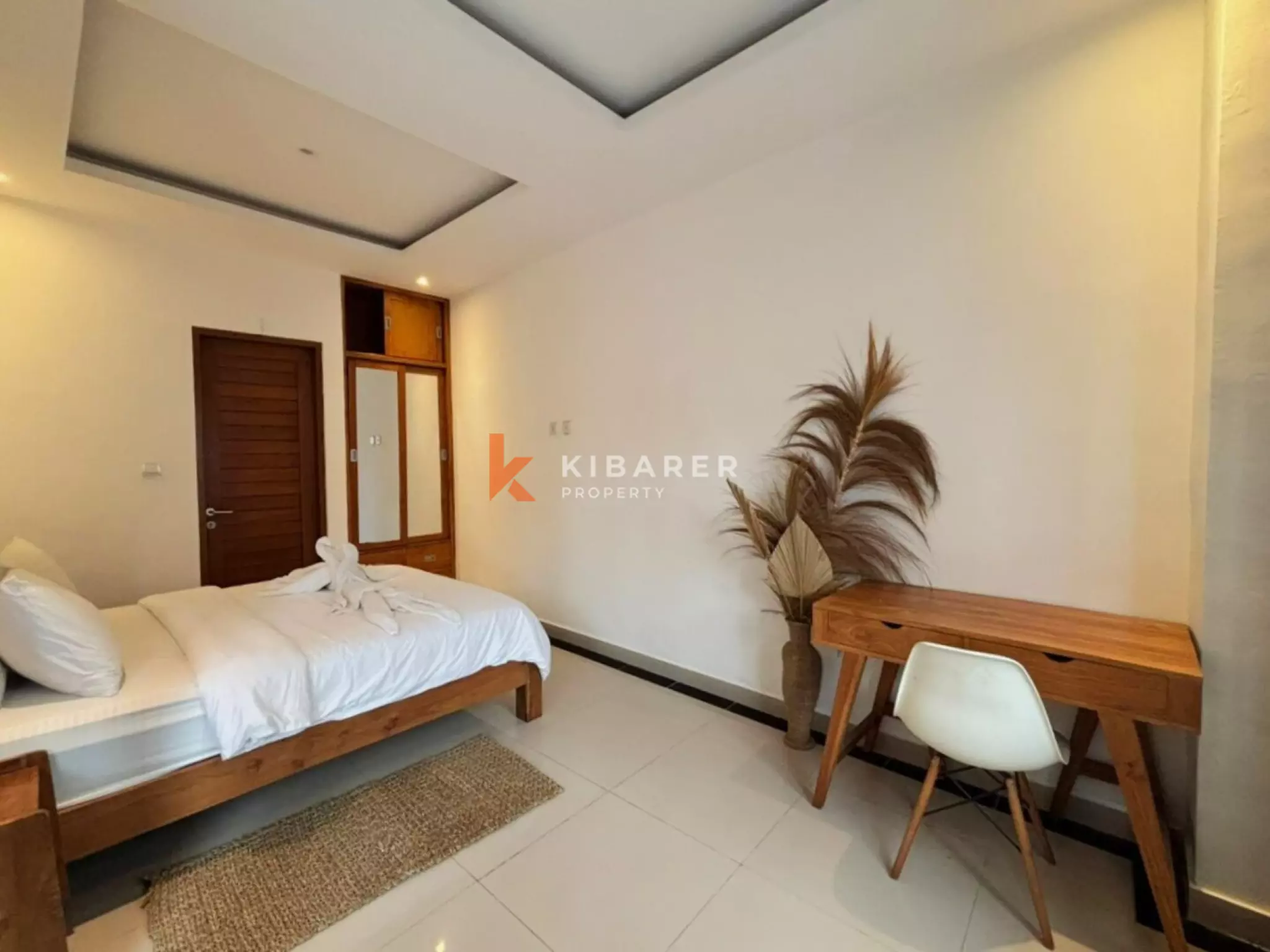 Villa Dua Kamar Tidur yang Nyaman dengan Ruang Tamu Terbuka di Berawa