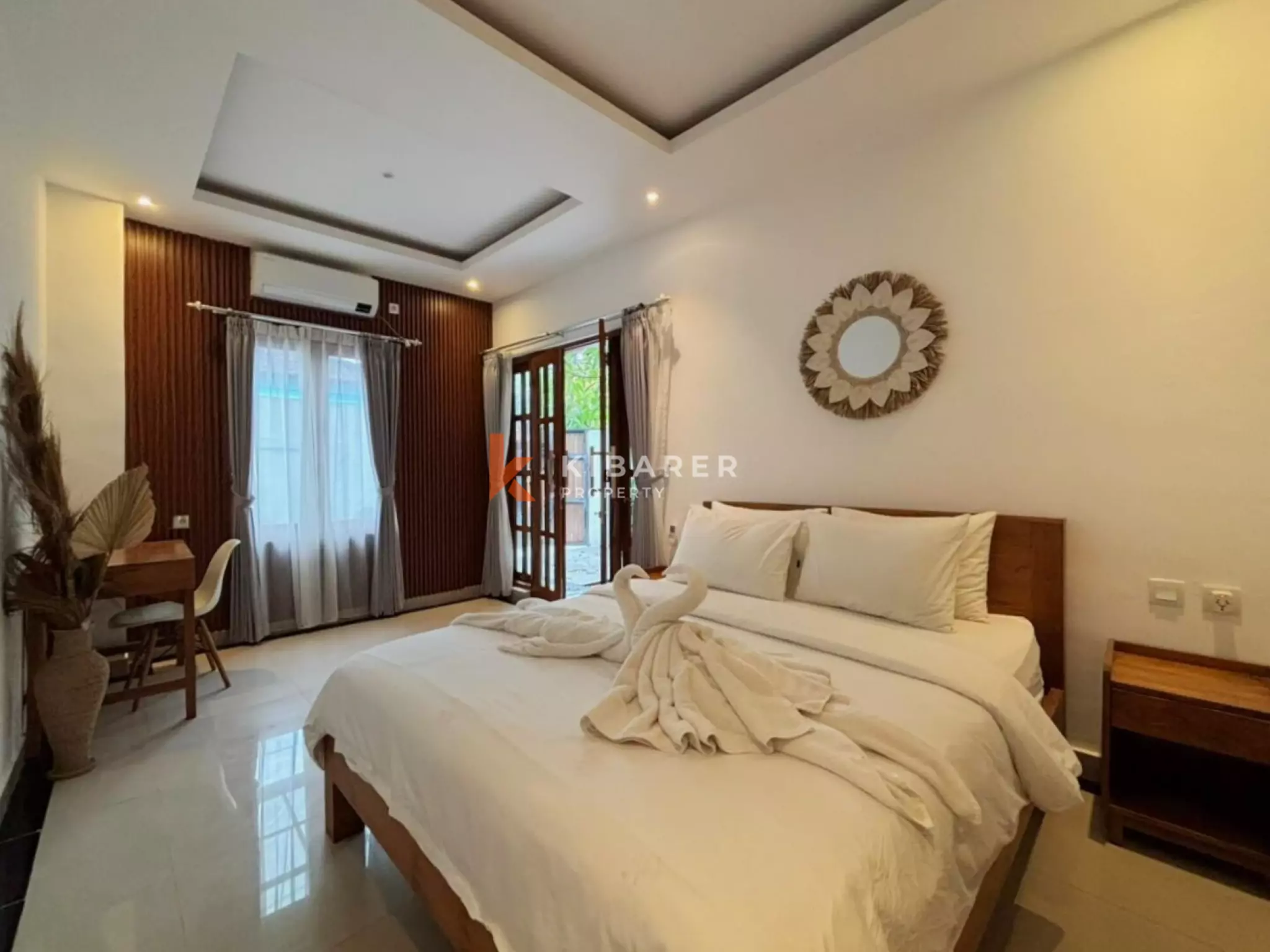 Villa Dua Kamar Tidur yang Nyaman dengan Ruang Tamu Terbuka di Berawa