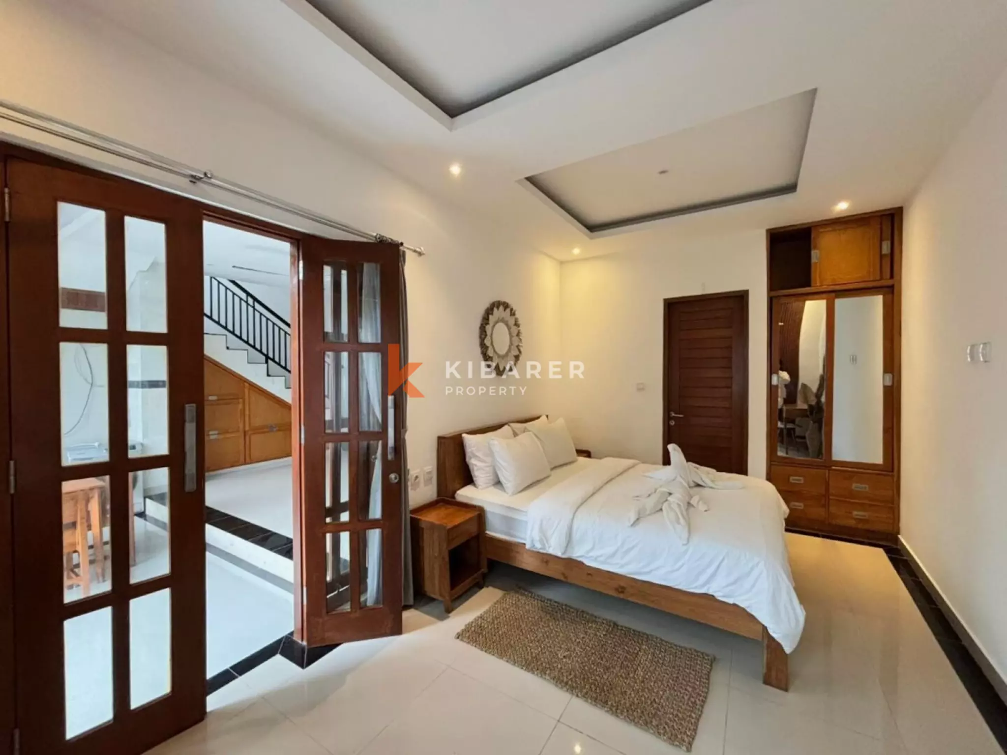 Villa Dua Kamar Tidur yang Nyaman dengan Ruang Tamu Terbuka di Berawa