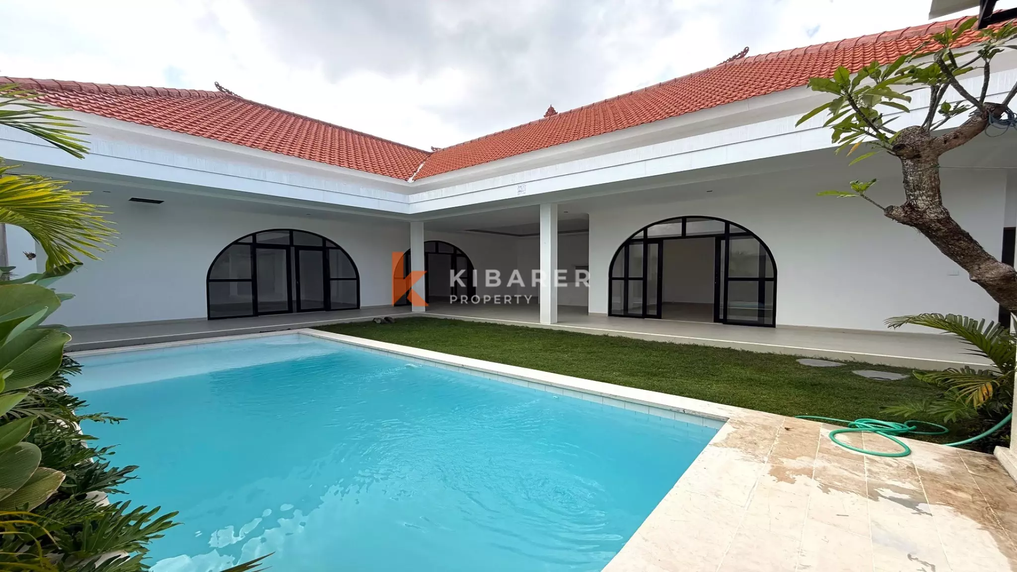 Modern Unfurnished Three-Bedrooms Villa in Prime Canggu Complex