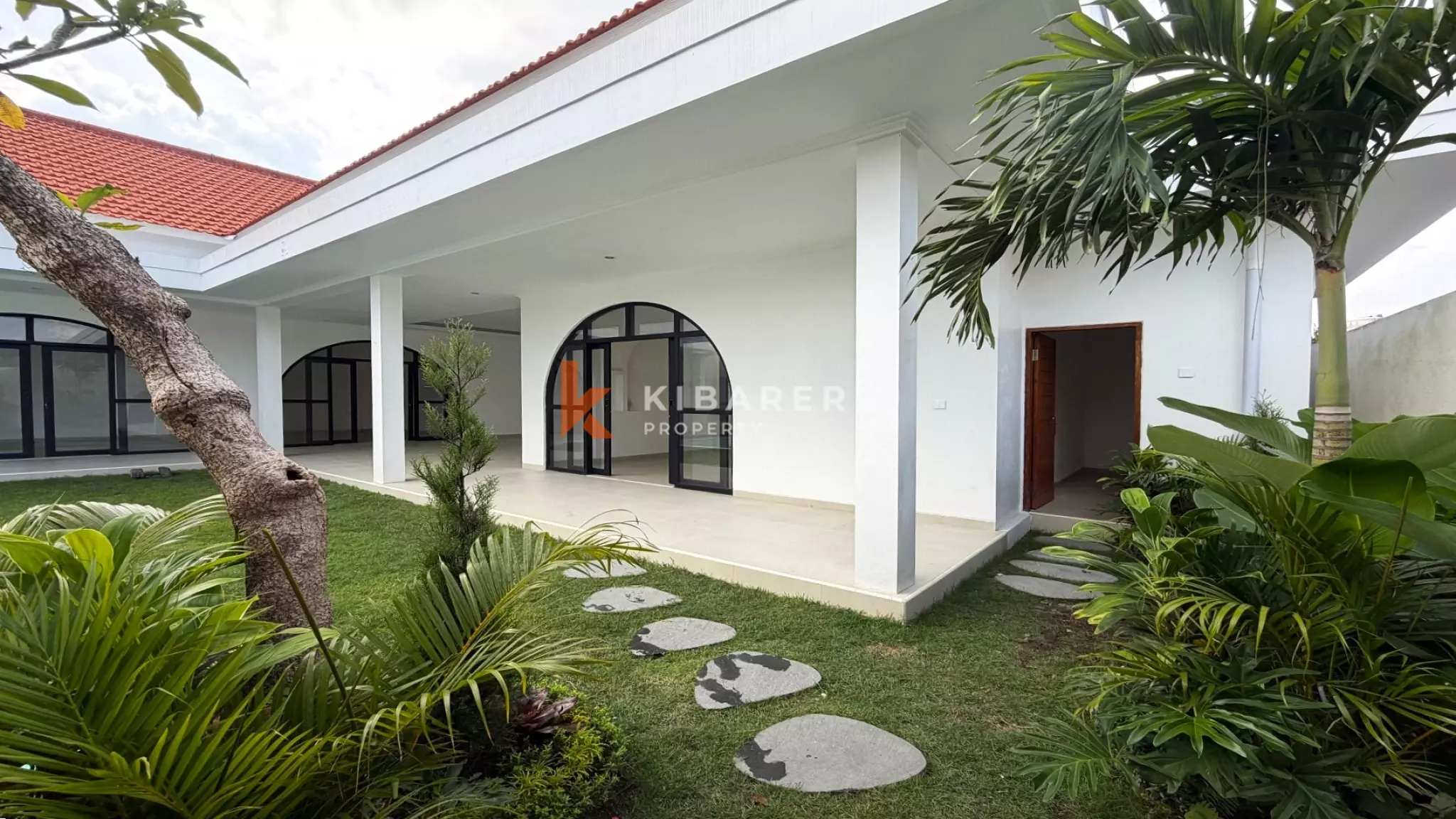 Modern Unfurnished Three-Bedrooms Villa in Prime Canggu Complex