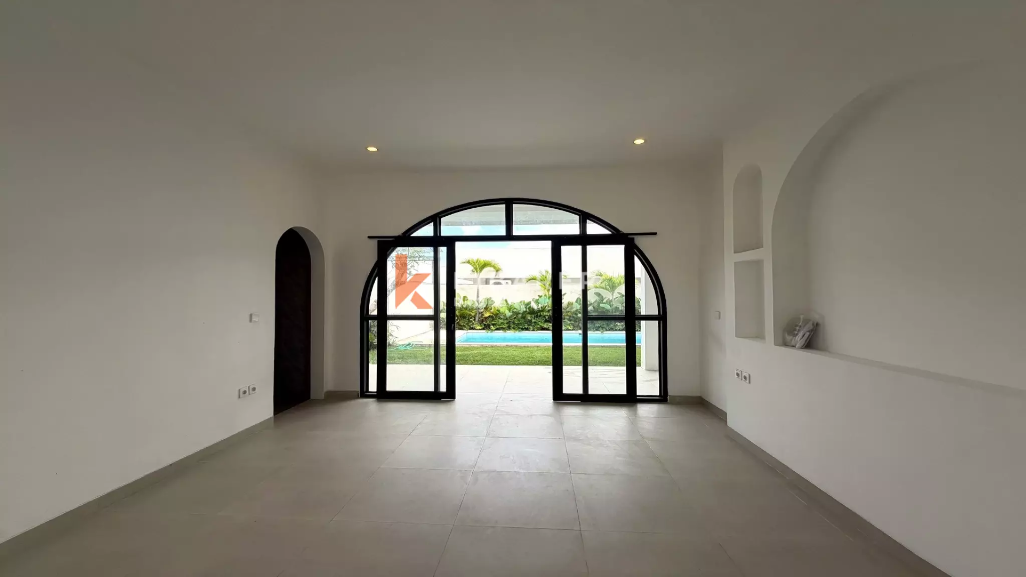 Modern Unfurnished Three-Bedrooms Villa in Prime Canggu Complex