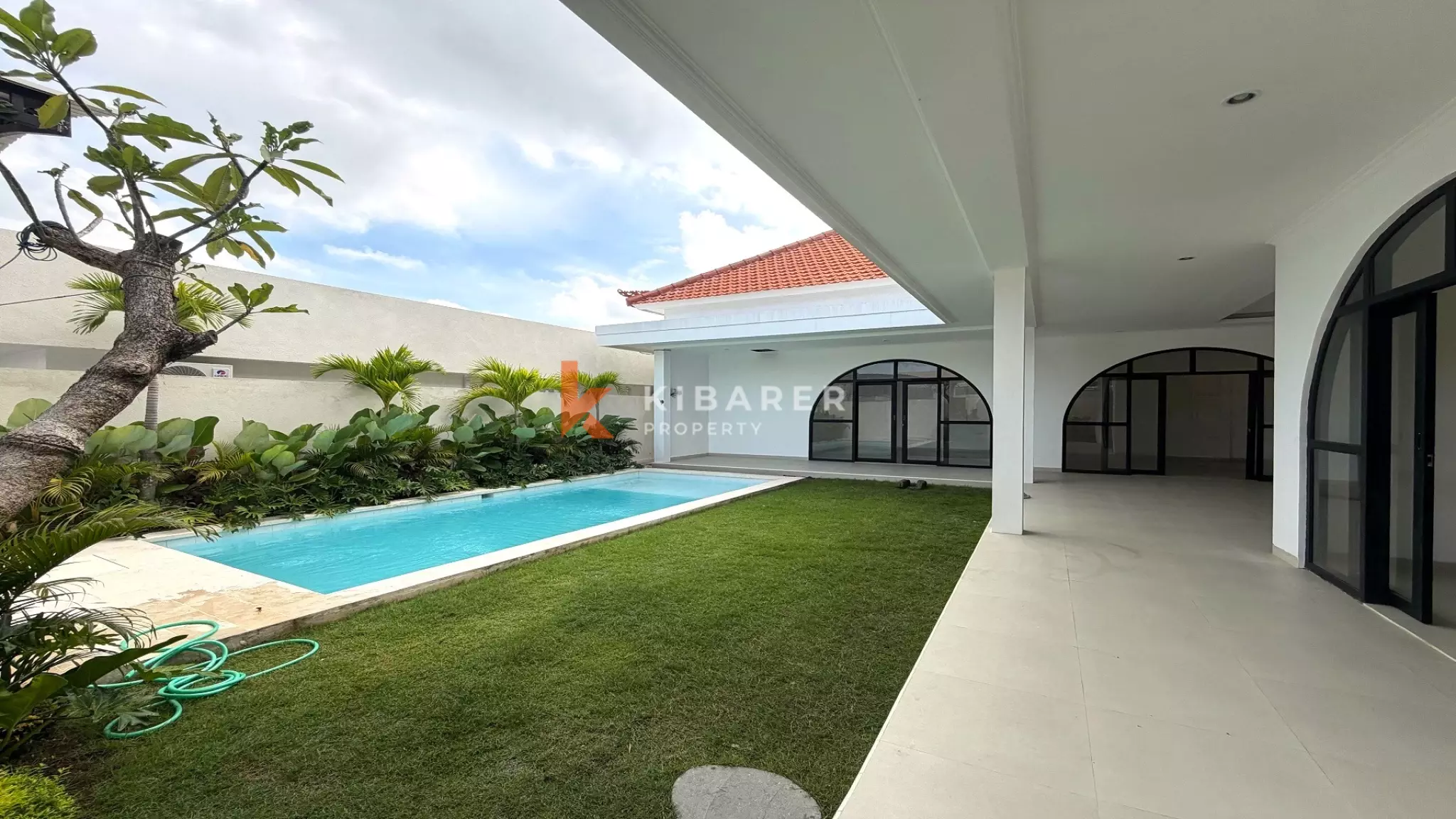 Modern Unfurnished Three-Bedrooms Villa in Prime Canggu Complex