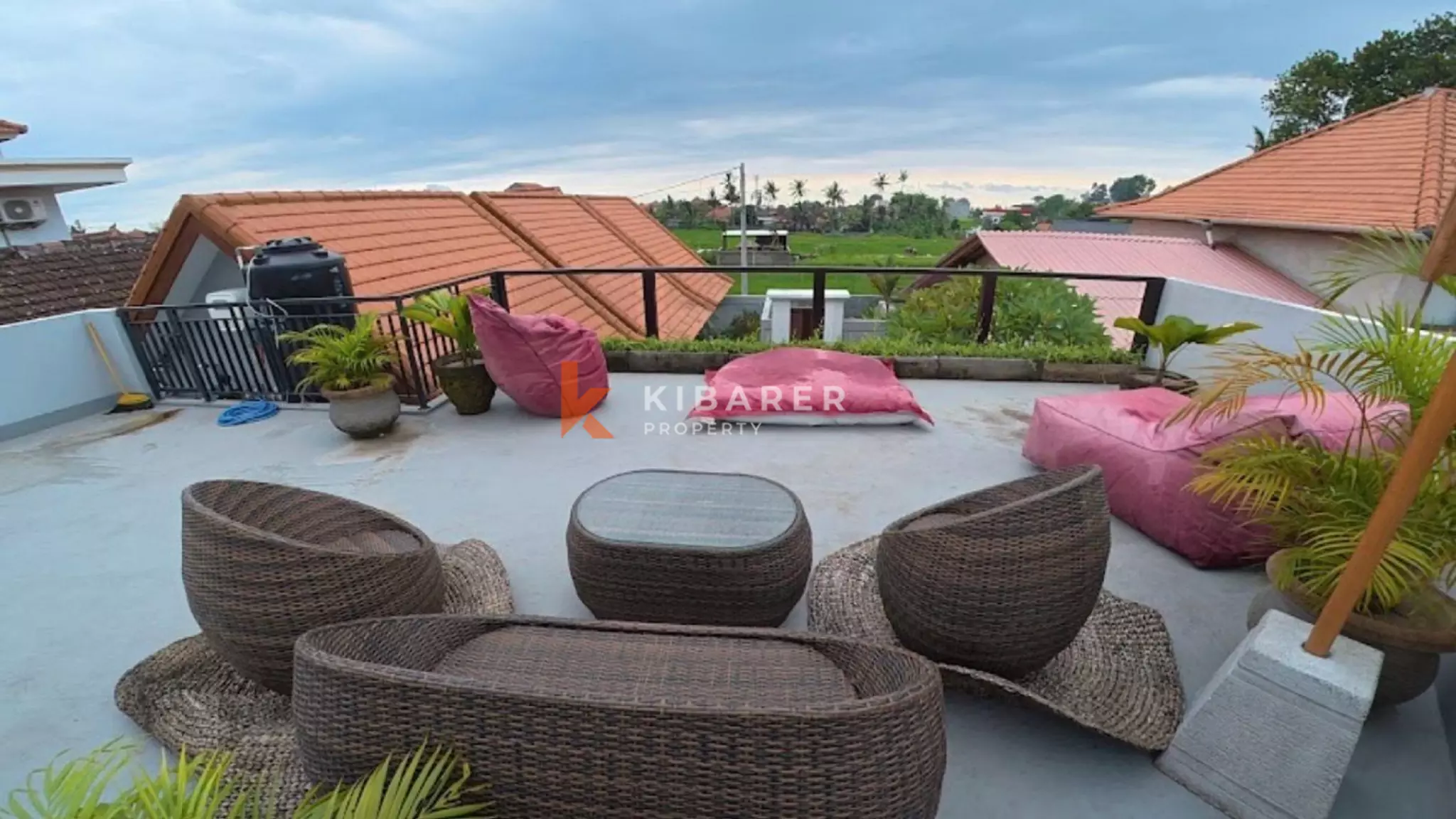 Rooftop Three-Bedrooms Open Living Villa in Cemagi