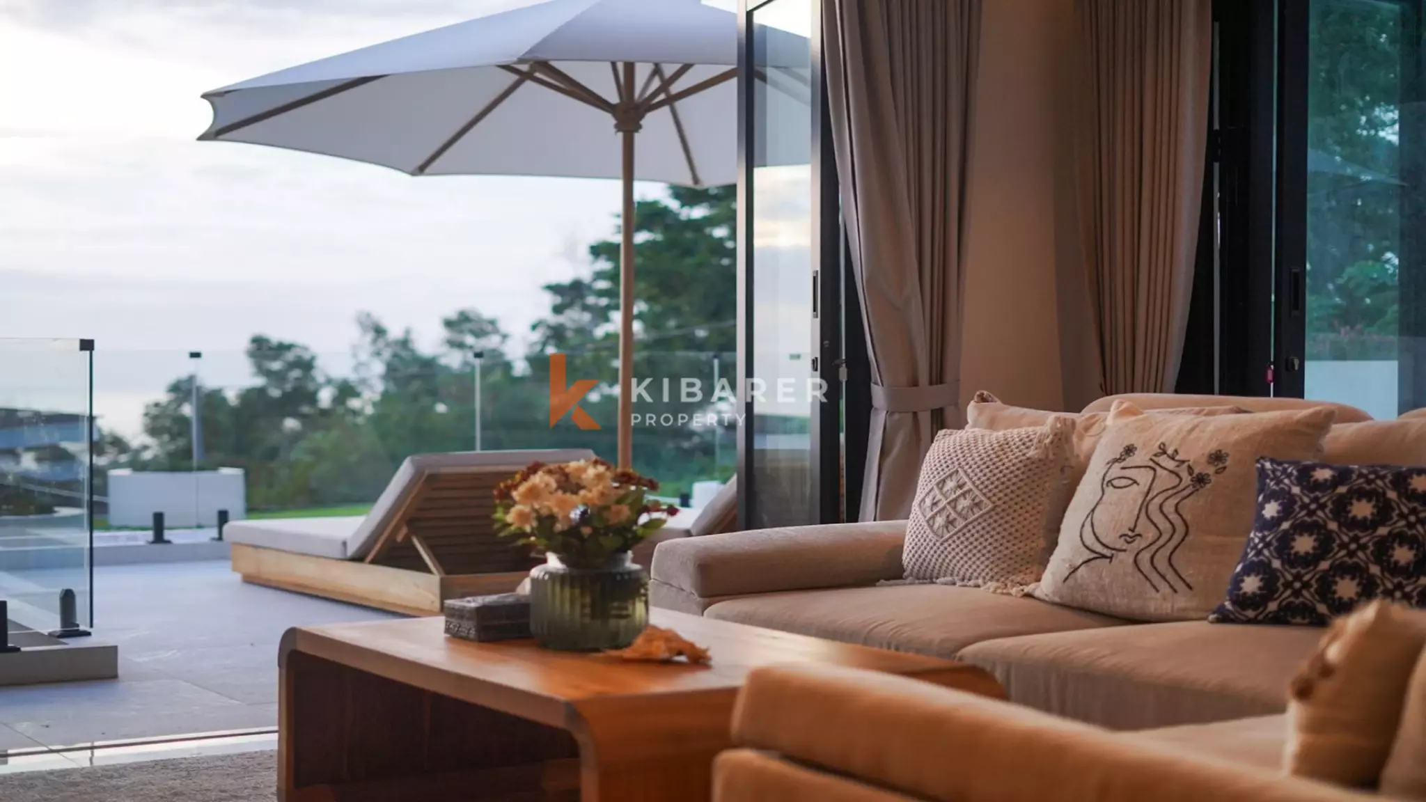 Élégante villa de trois chambres à Uluwatu, avec un cadre idyllique