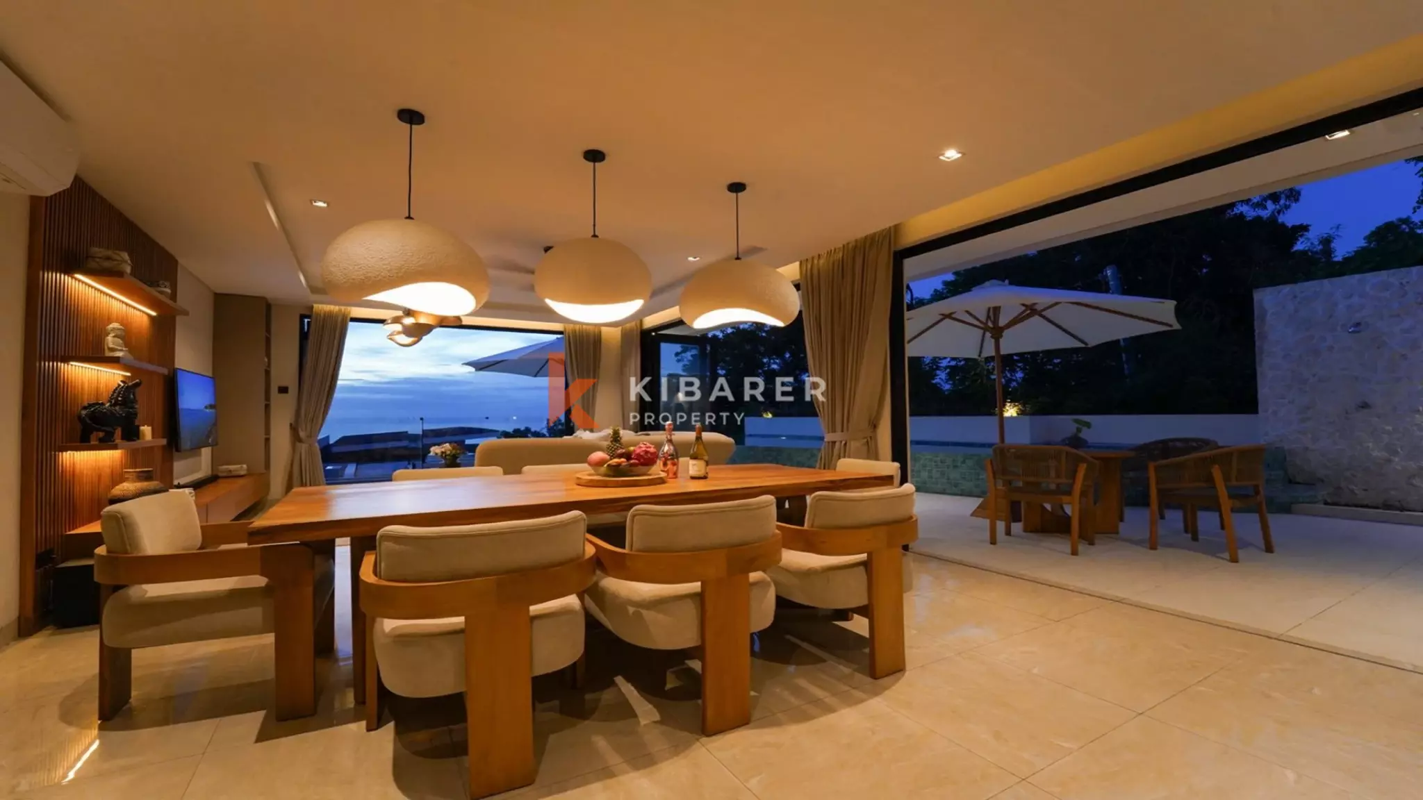 Élégante villa de trois chambres à Uluwatu, avec un cadre idyllique