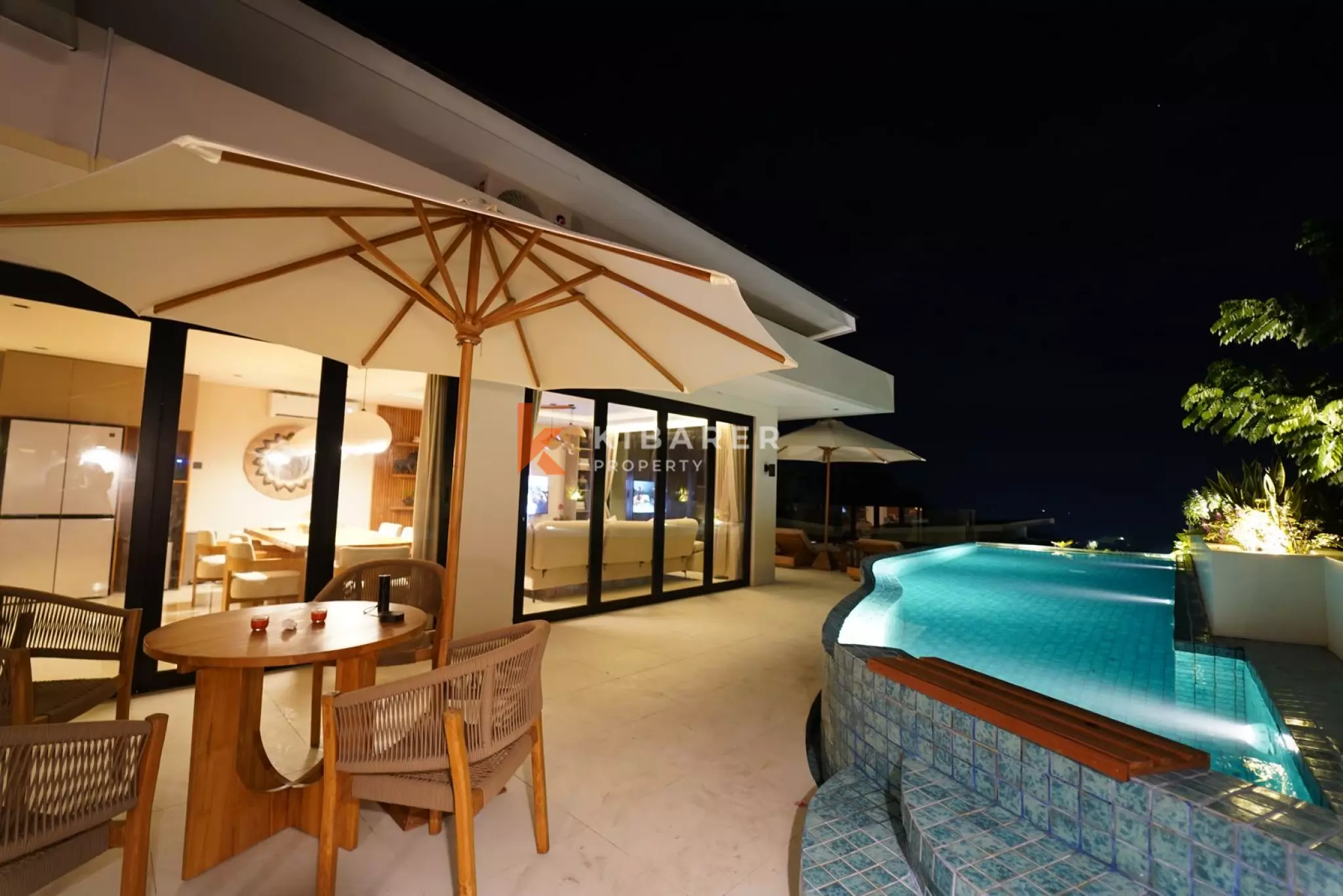 Élégante villa de trois chambres à Uluwatu, avec un cadre idyllique