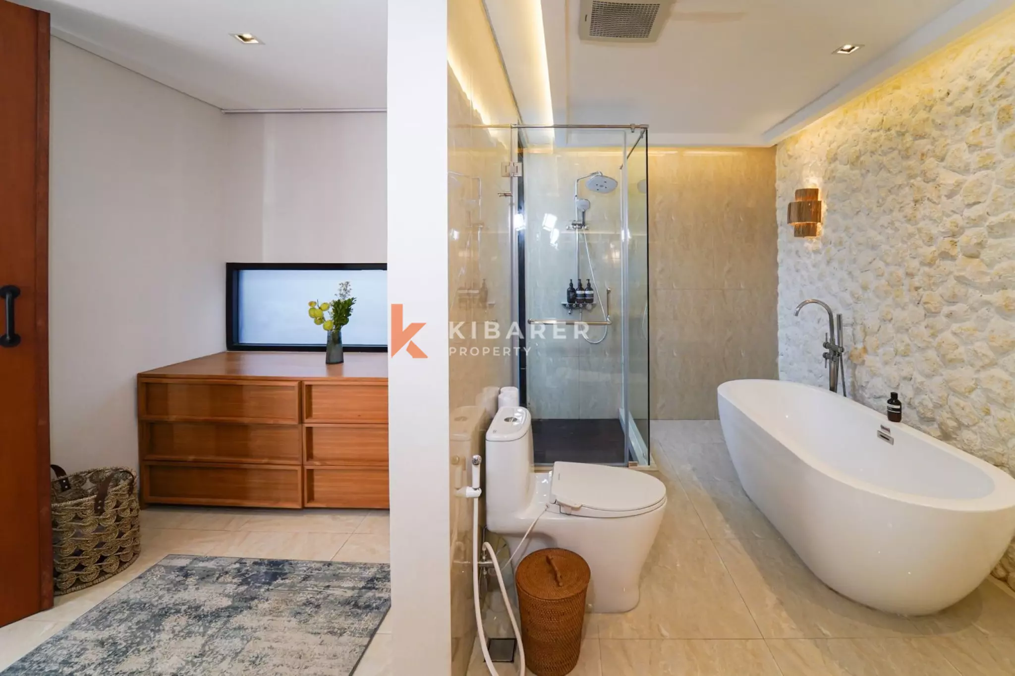 Élégante villa de trois chambres à Uluwatu, avec un cadre idyllique