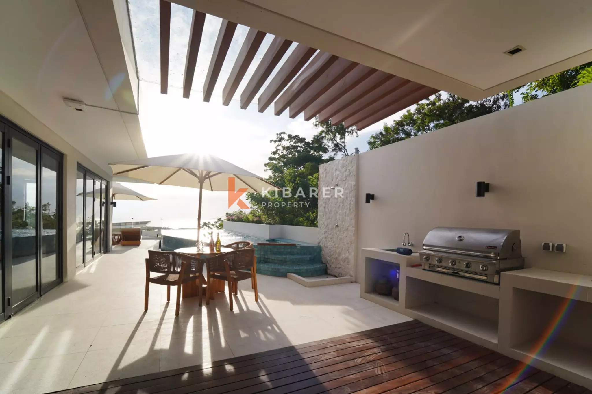 Élégante villa de trois chambres à Uluwatu, avec un cadre idyllique