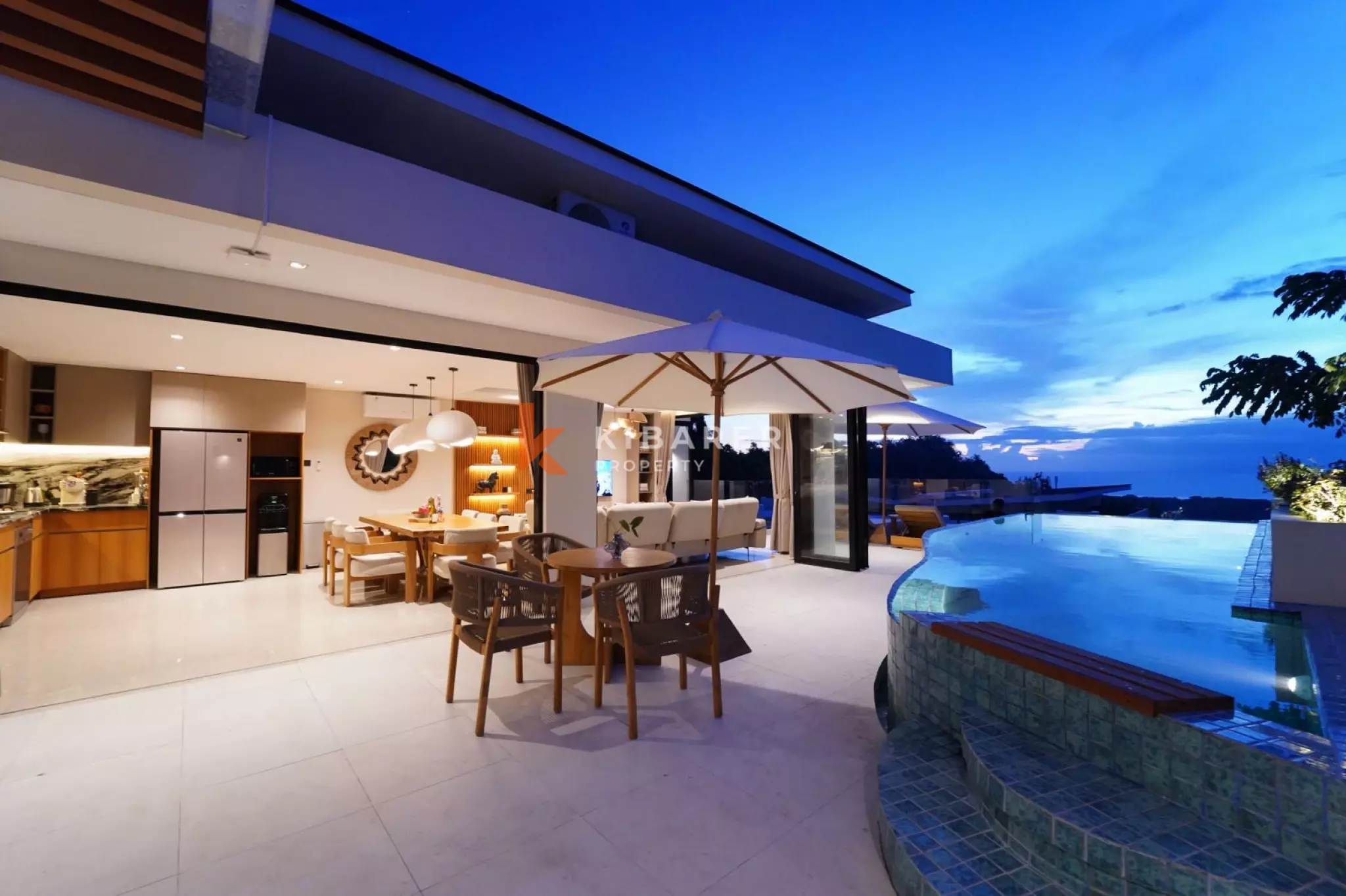 Élégante villa de trois chambres à Uluwatu, avec un cadre idyllique