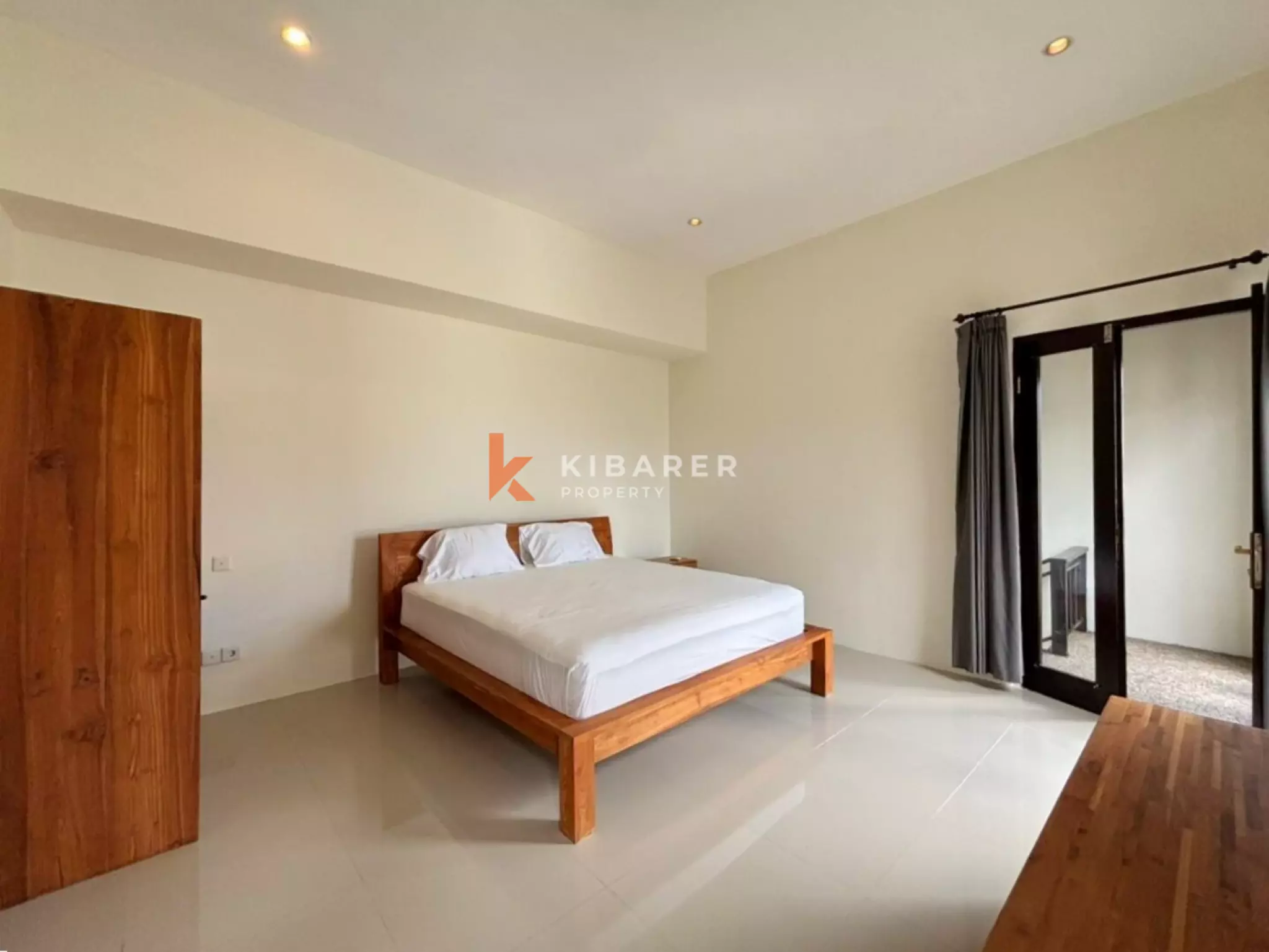 Villa Dua Kamar Tidur dengan Kolam Renang Pribadi di Lokasi Strategis Seminyak