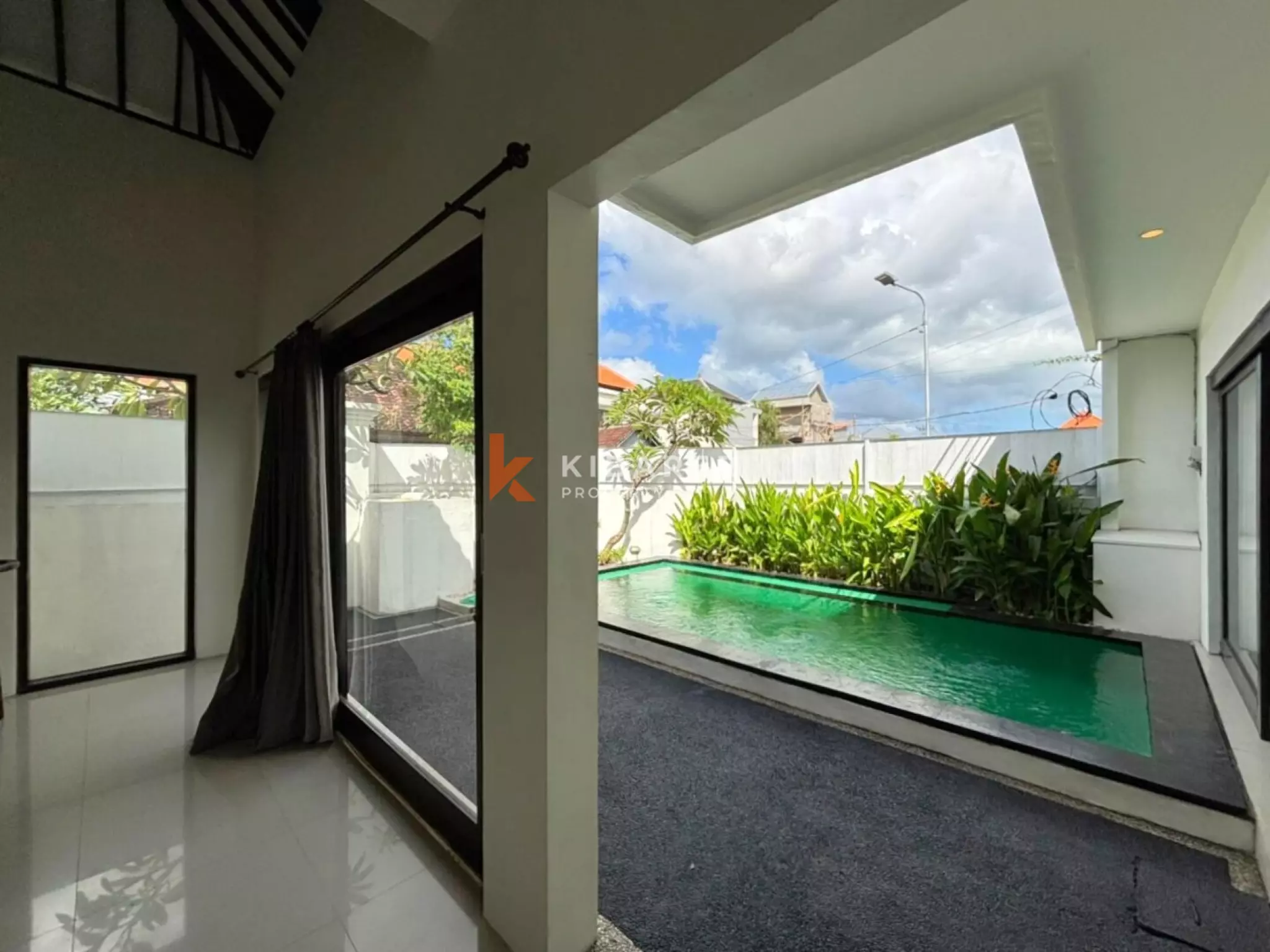 Villa Dua Kamar Tidur dengan Kolam Renang Pribadi di Lokasi Strategis Seminyak