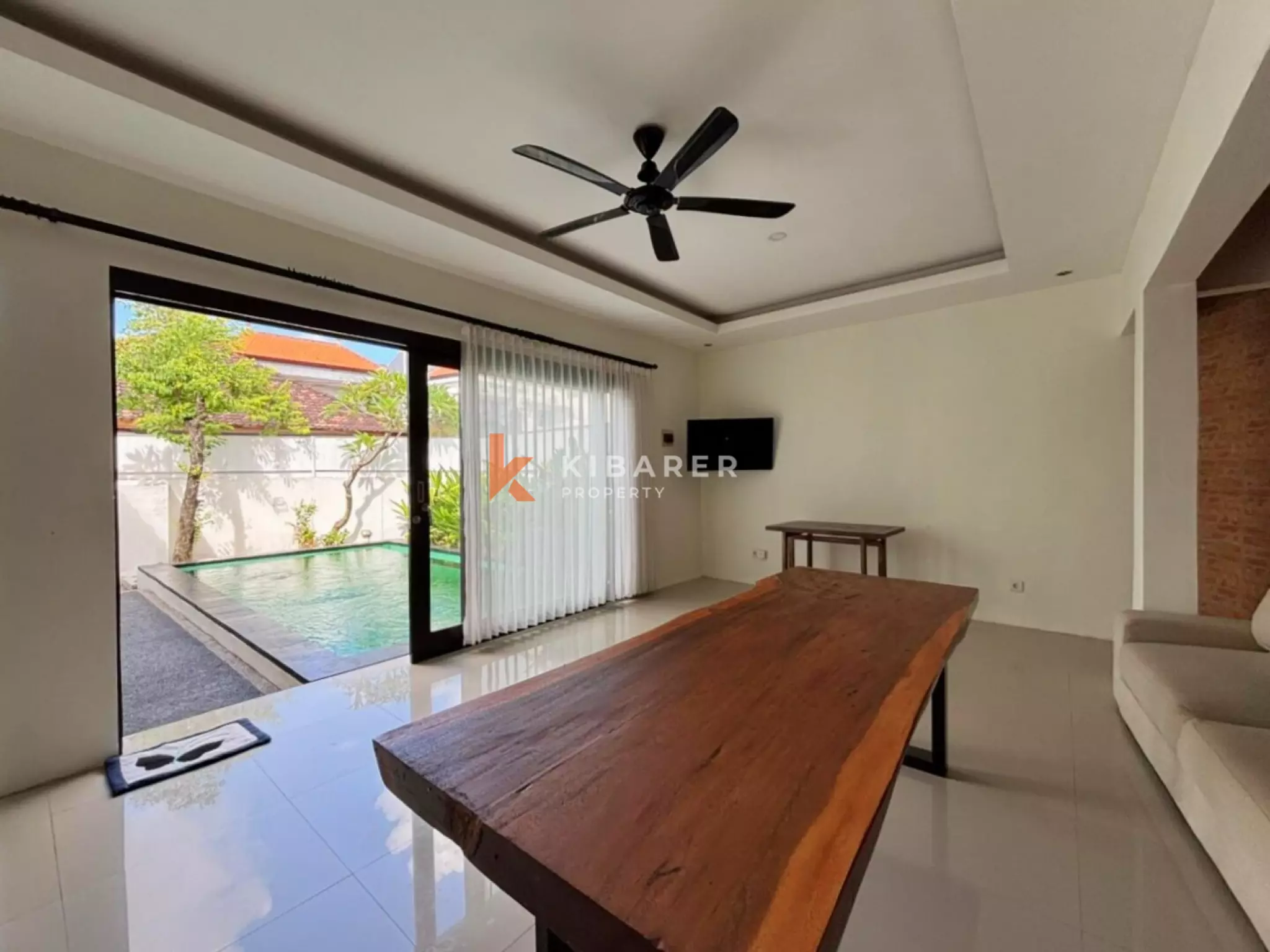 Villa Dua Kamar Tidur dengan Kolam Renang Pribadi di Lokasi Strategis Seminyak