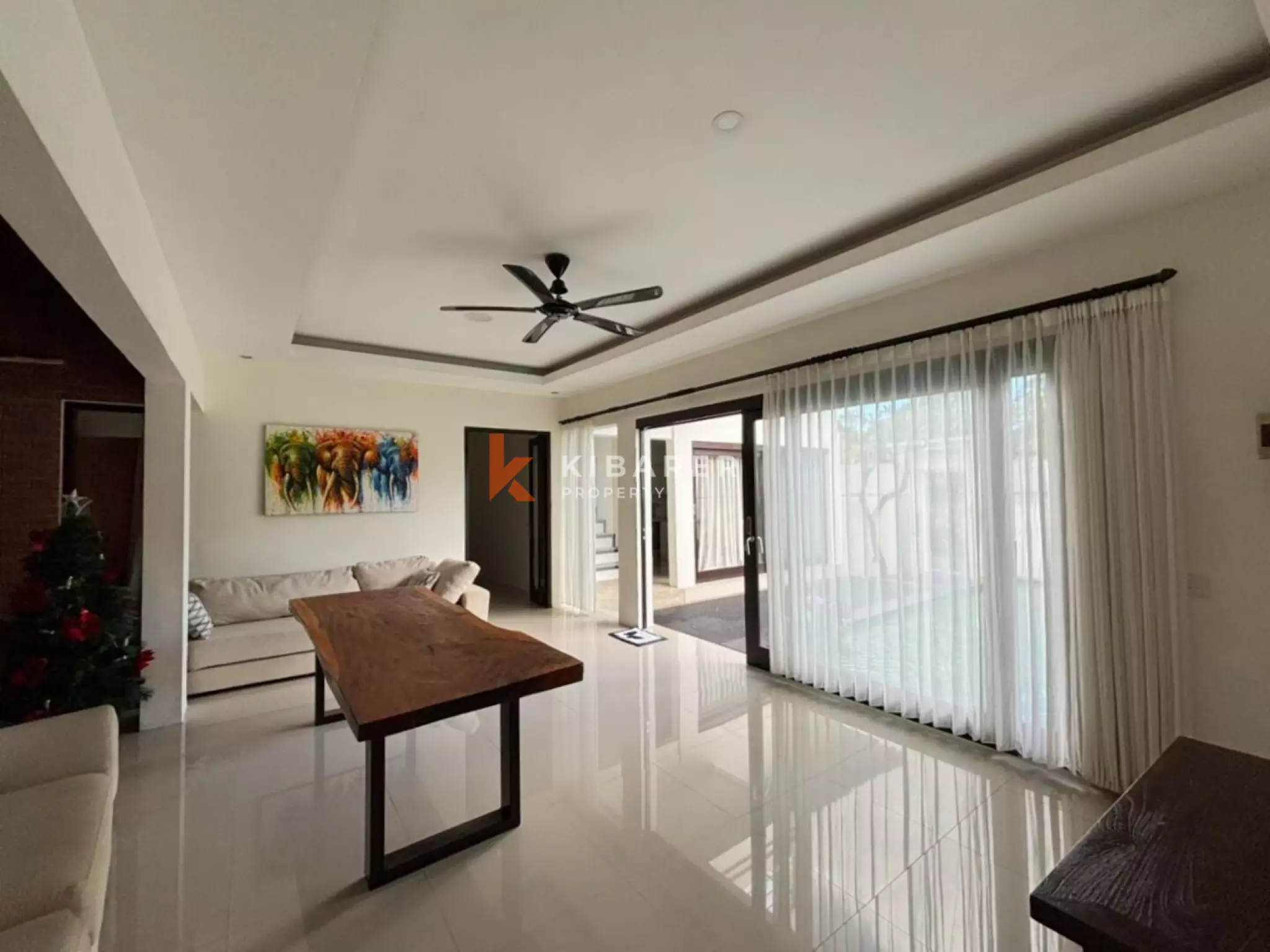Villa Dua Kamar Tidur dengan Kolam Renang Pribadi di Lokasi Strategis Seminyak