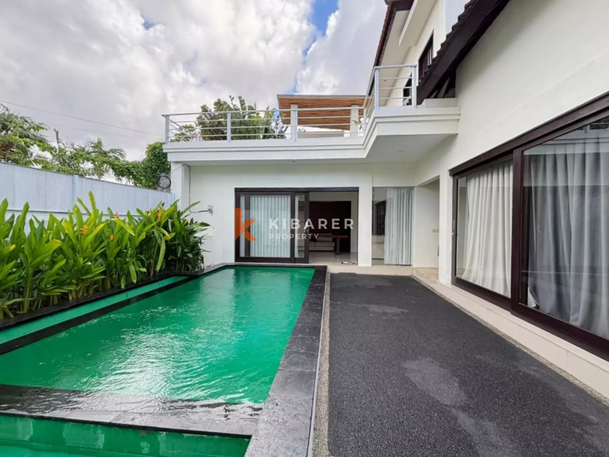 Villa Dua Kamar Tidur dengan Kolam Renang Pribadi di Lokasi Strategis Seminyak